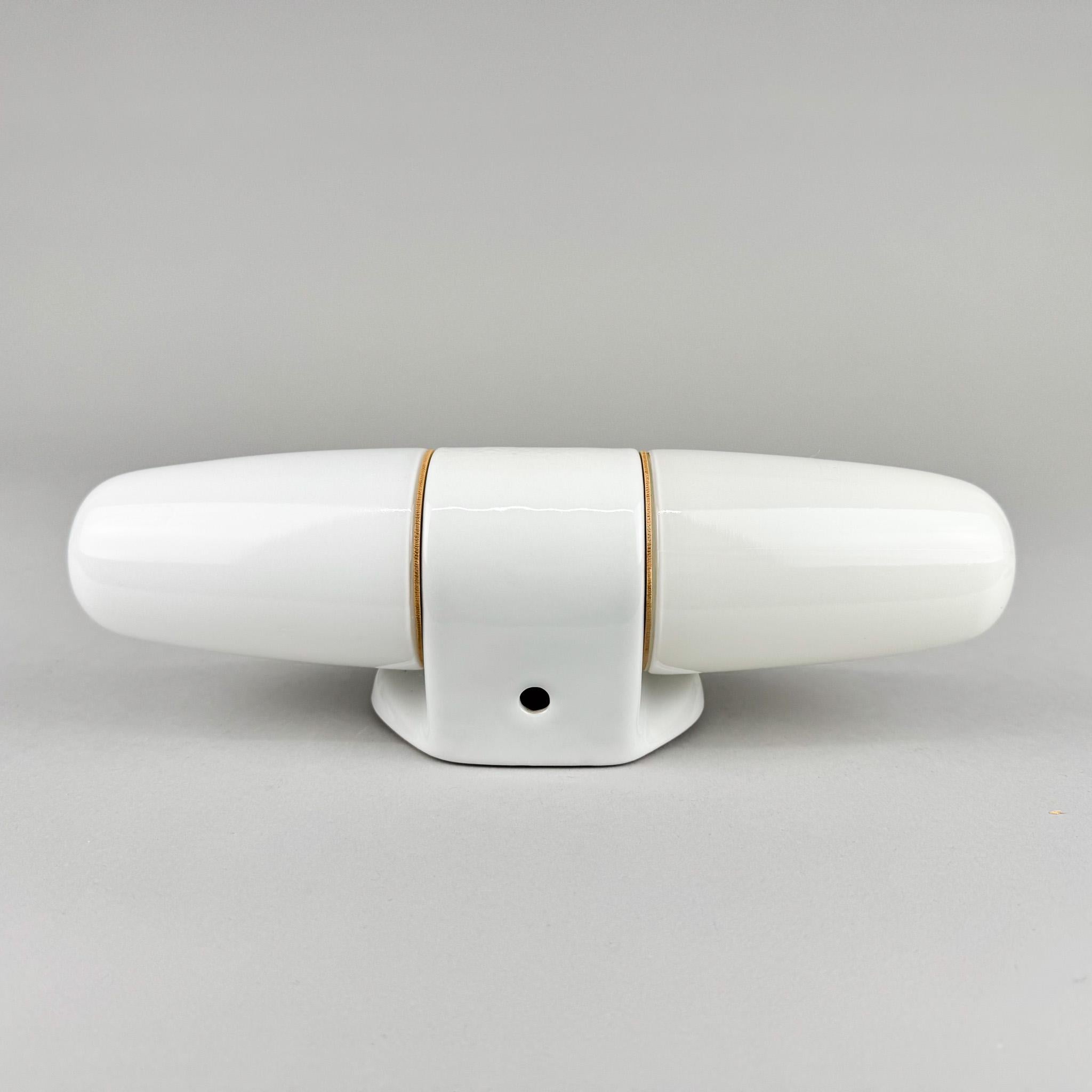 Ceco Lampada da parete doppia in ceramica e vetro opalino del 1960 in vendita