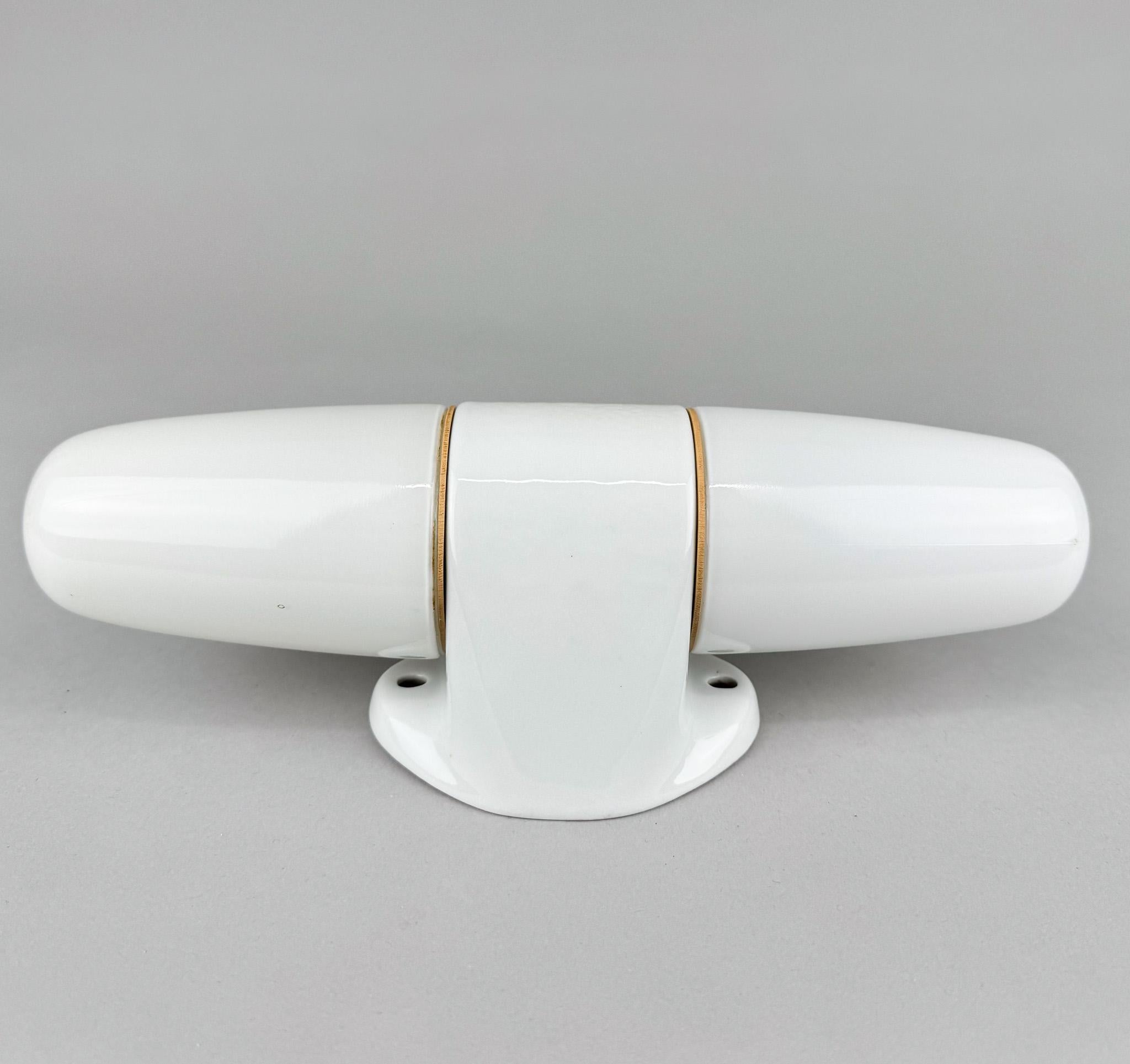XX secolo Lampada da parete doppia in ceramica e vetro opalino del 1960 in vendita