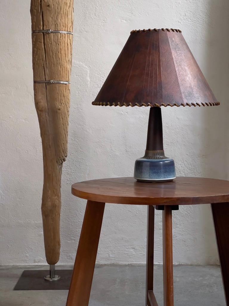 1960s ceramic table lamp by danish Einar Johansen for Søholm, Bornholm, Denmark. 

Matte brown neck and blue glazed base.
The lamp comes with a rare decorated vintage paper shade with a matte transparent acrylic top lid. The color of the shade is