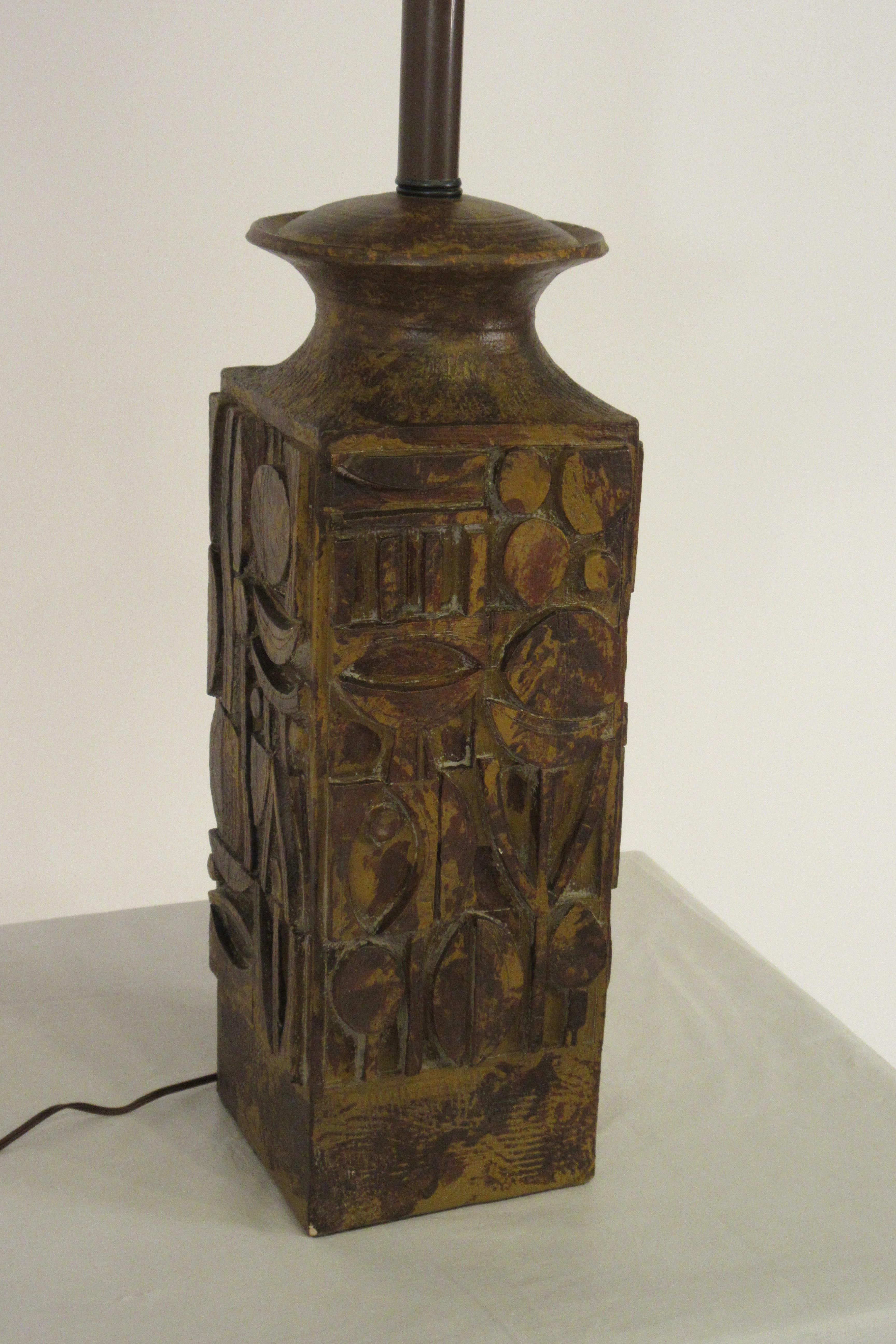 lampe de table abstraite tribale en céramique des années 1960.