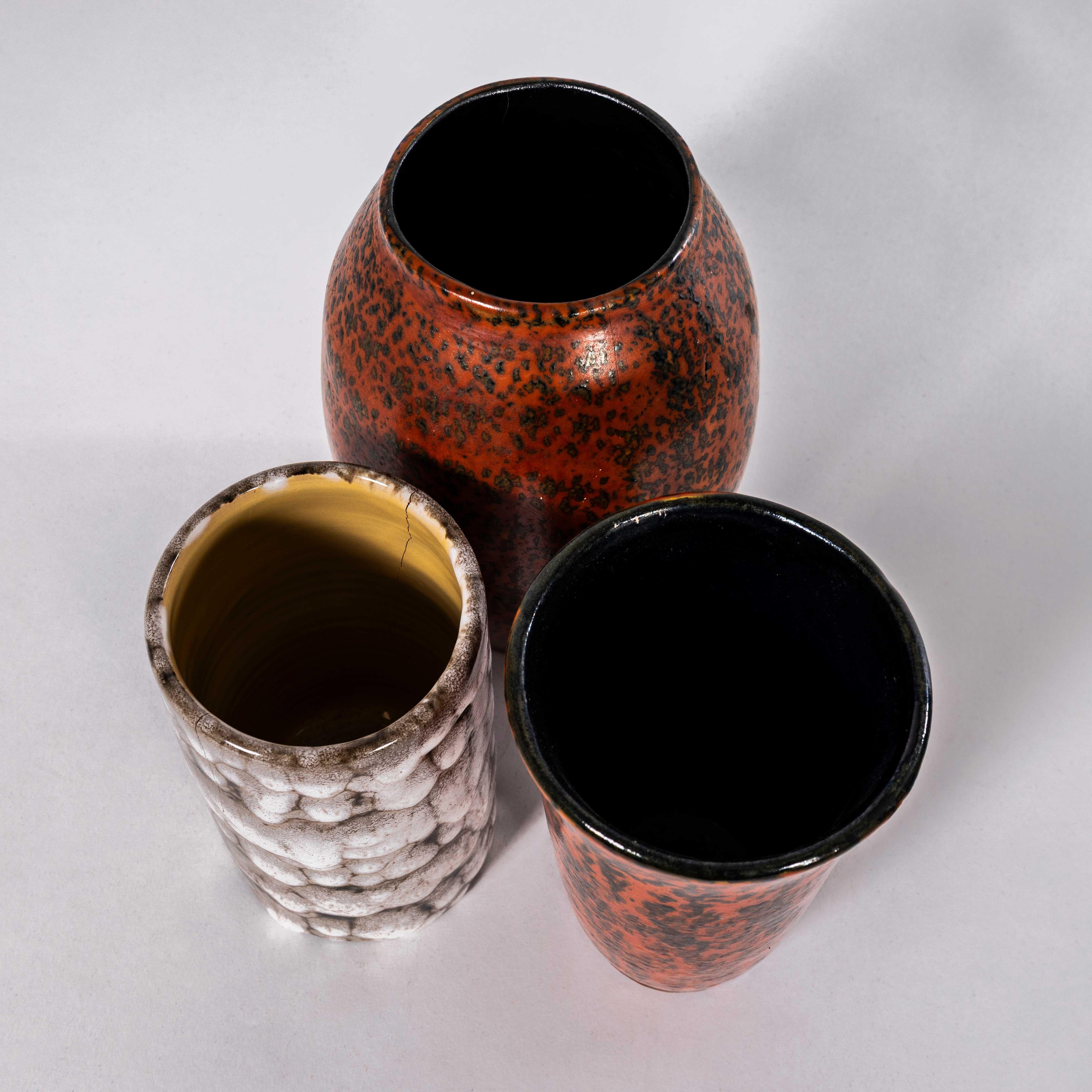 Vasi in ceramica anni '60 - Lava calda - Set di tre vasi In condizioni buone in vendita a Hook, Hampshire