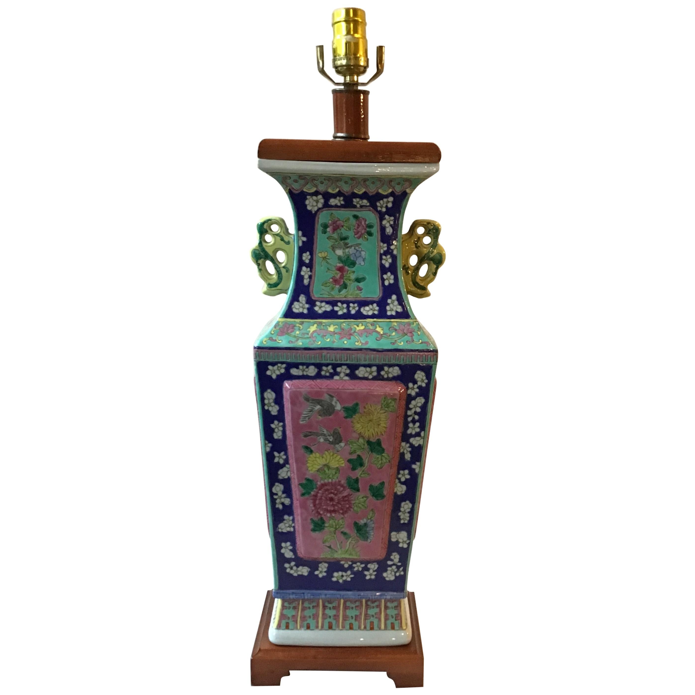 Céramique florale peinte à la main des années 1960  Lampe de table asiatique colorée
