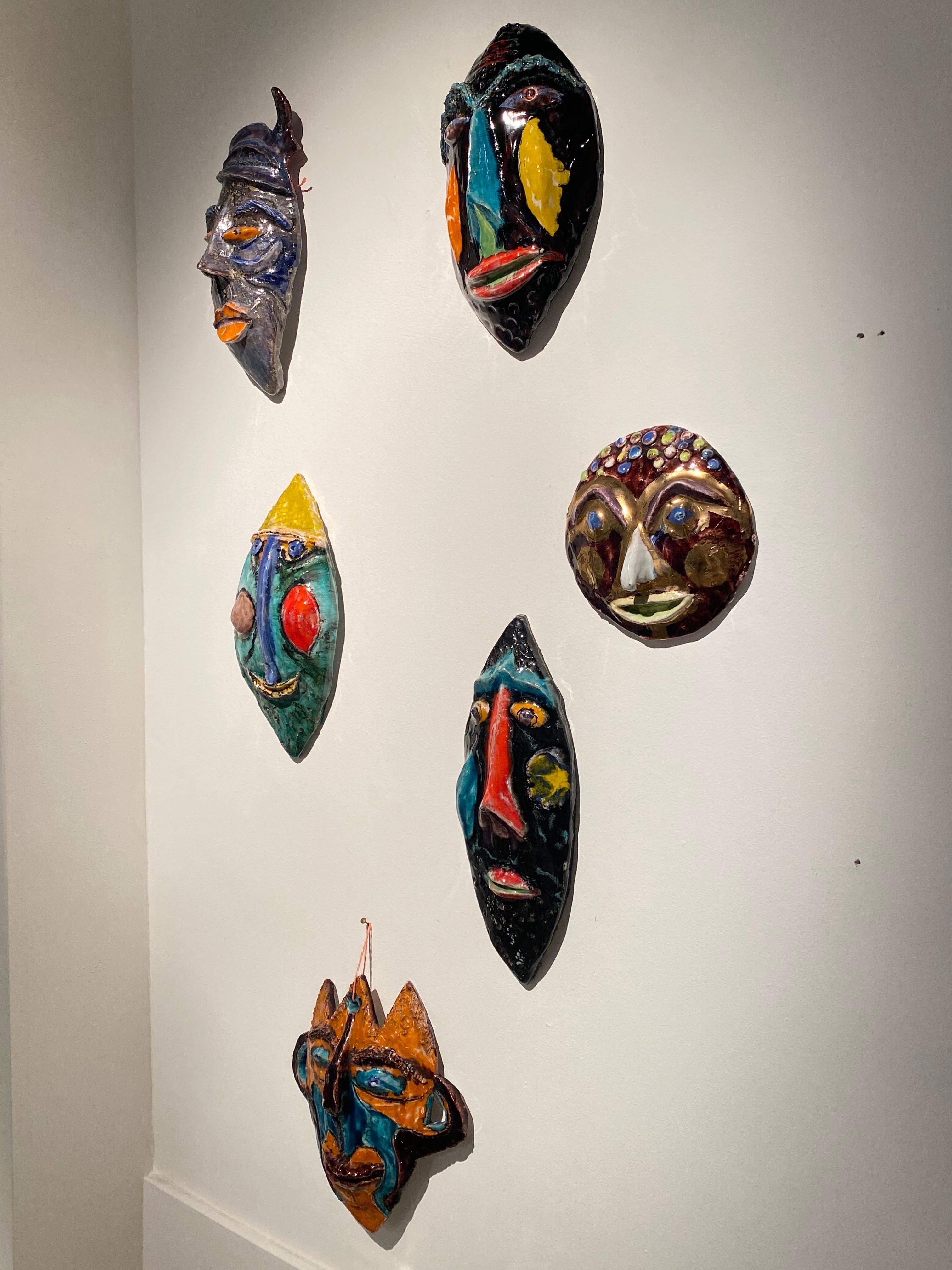 Rare Set of 6 ceramic hand painted mask BY Elio Schiavon.
Signed on the back
Itali circa 1960
Great condition

dimension of the biggets one its marked below