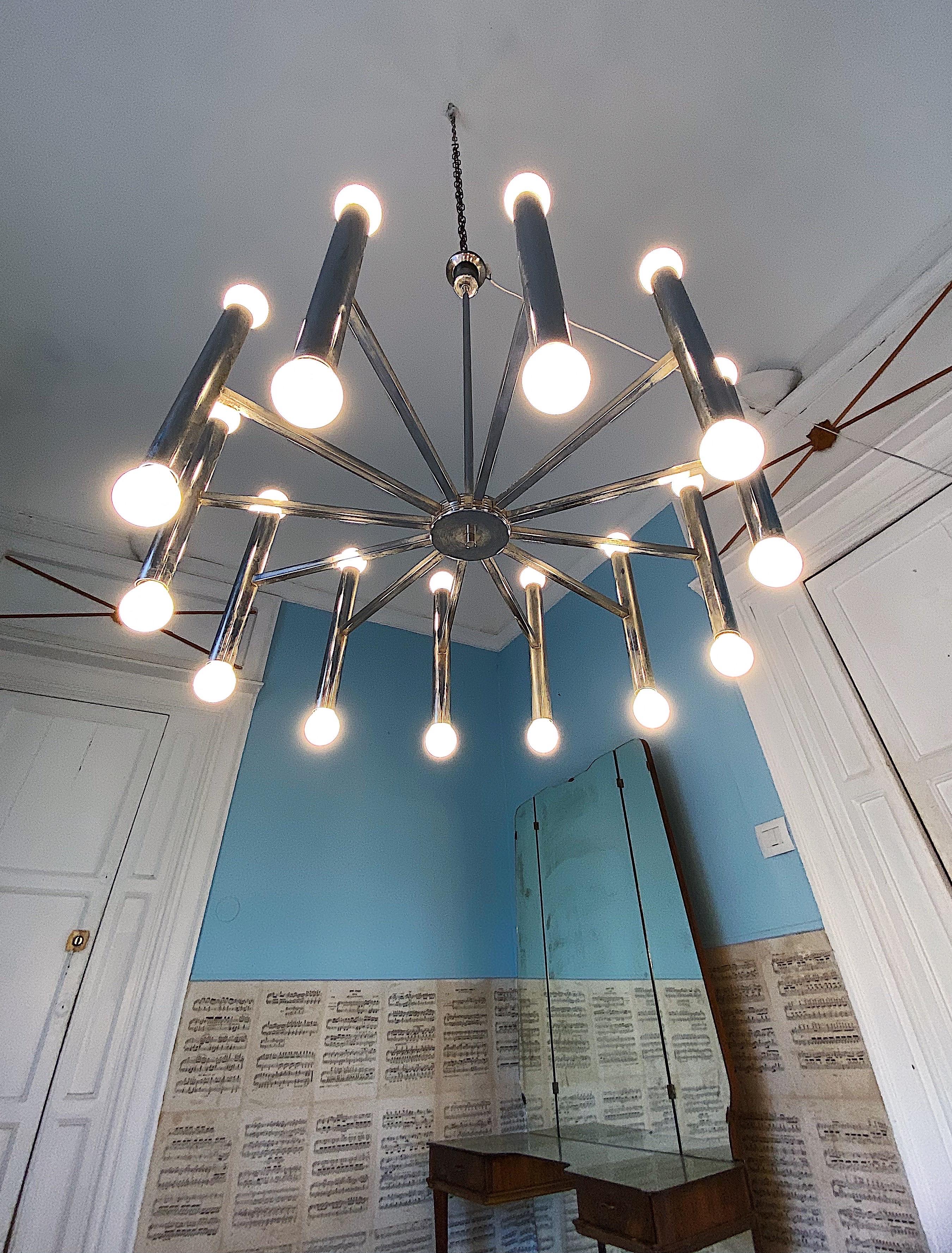 1960s, Chandelier Designed by Gaetano Sciolari In Good Condition For Sale In Palermo, PA