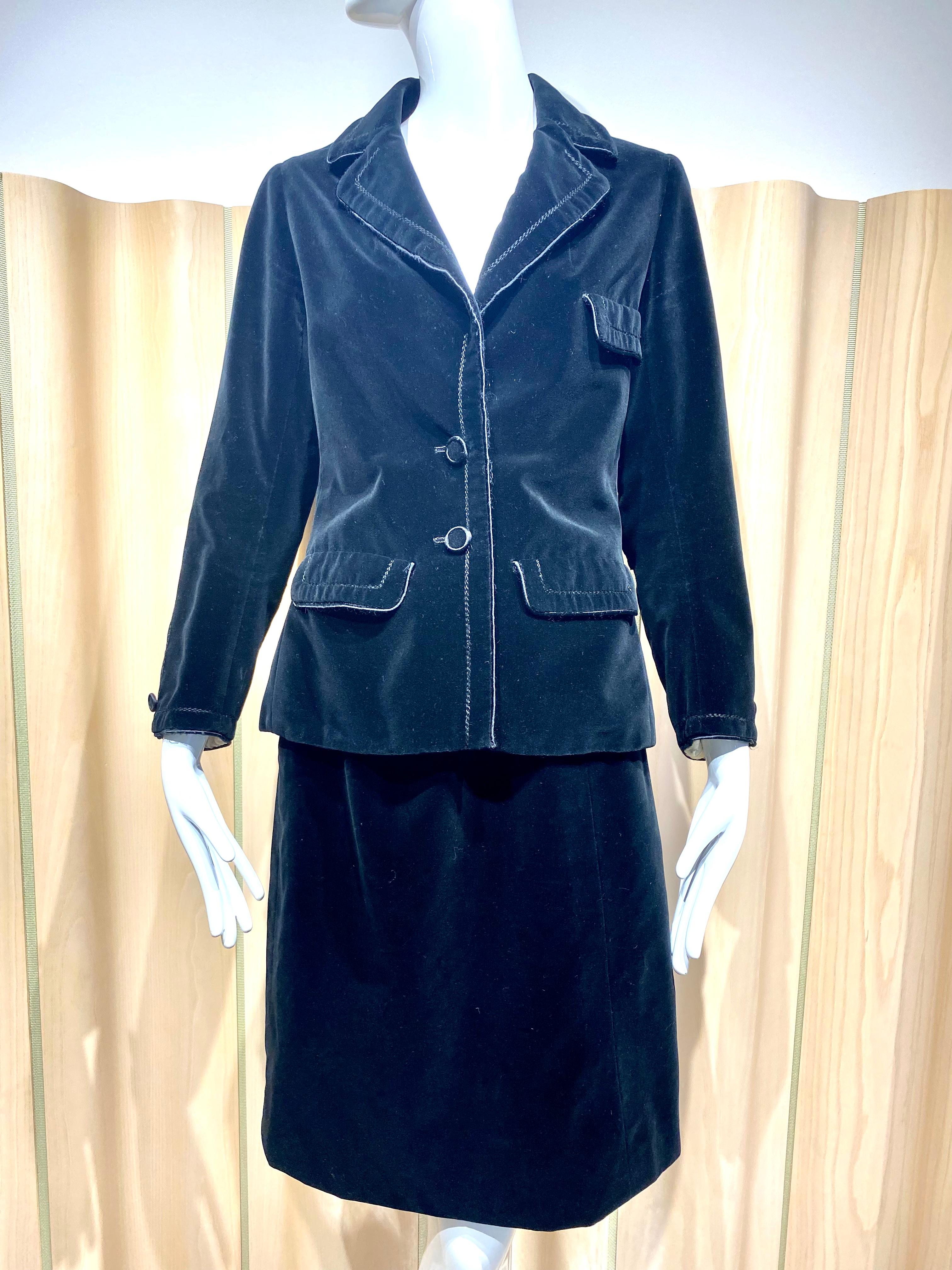 1960s CHANEL Couture Black Velvet Suit  For Sale 7