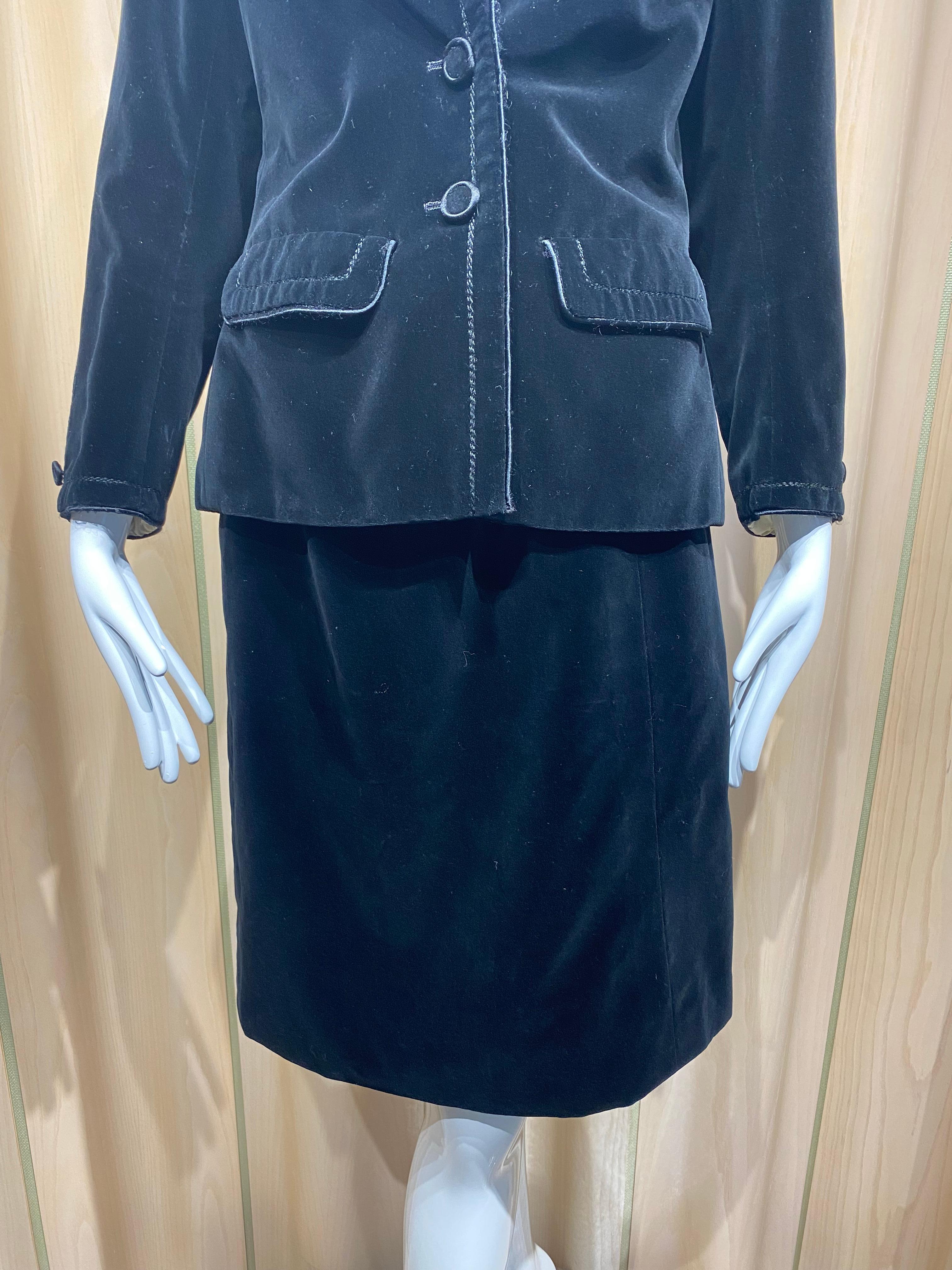 1960s CHANEL Couture Black Velvet Suit For Sale 2