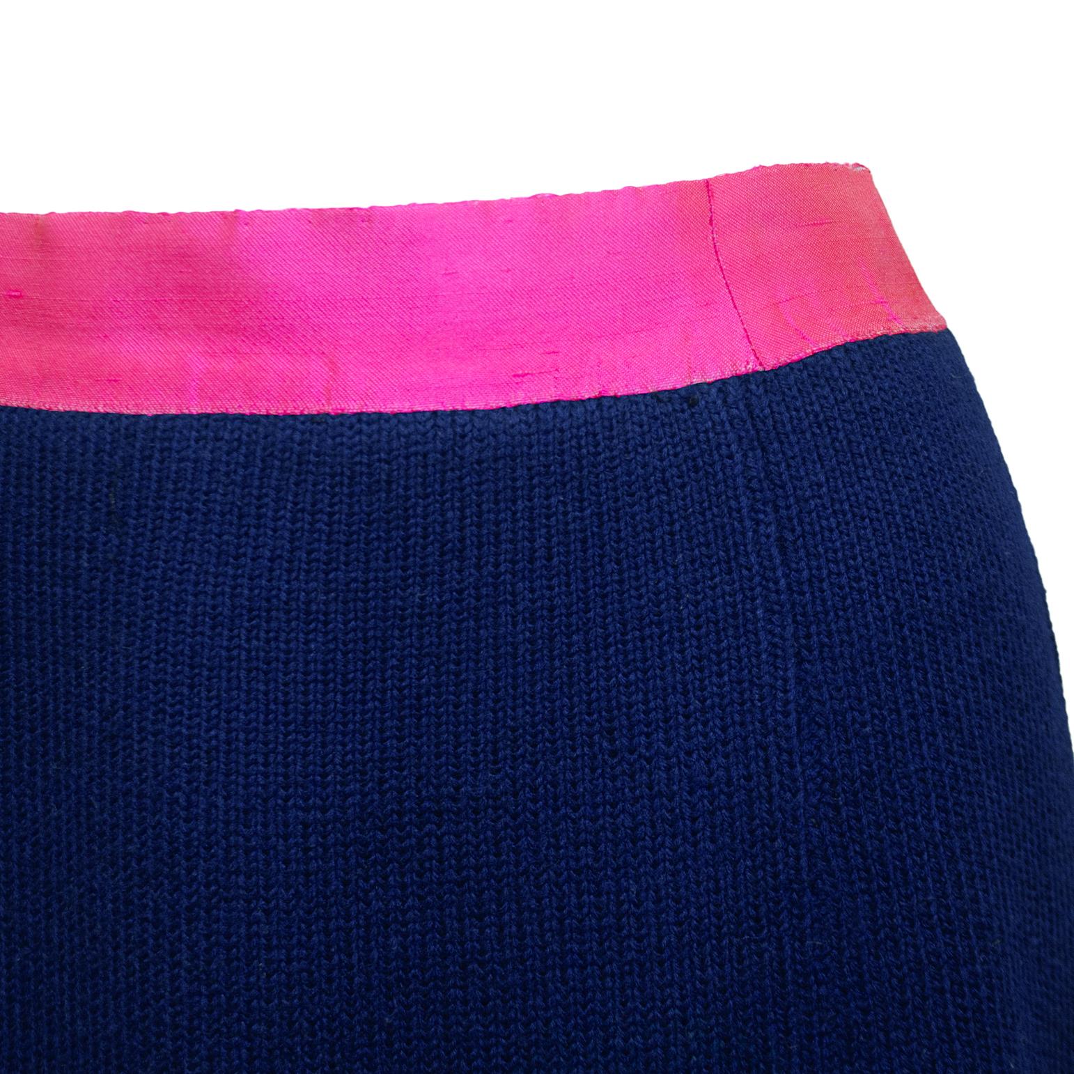 1960s Chanel Haute Couture Navy Blue and Pink Knit Set For Sale 1
