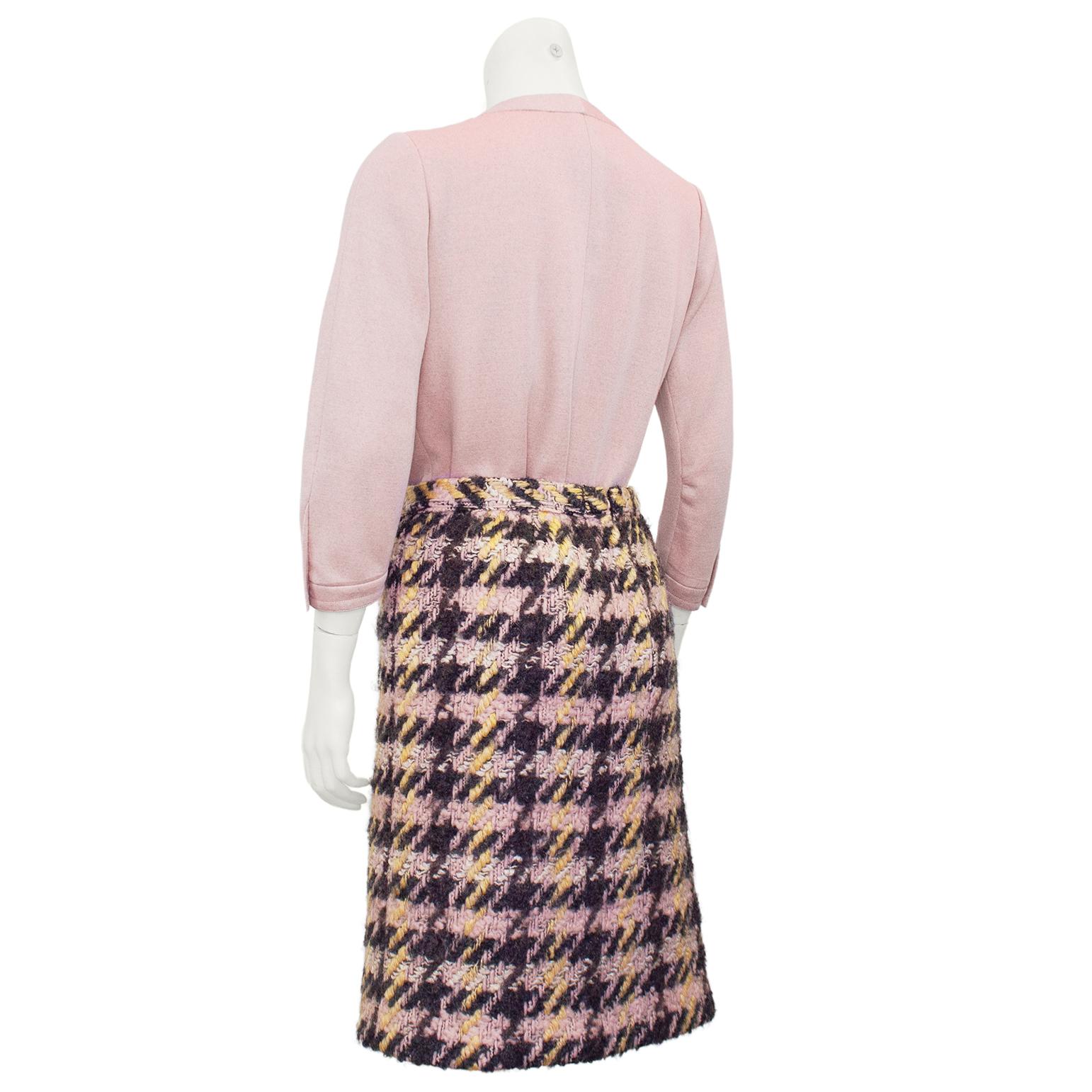 1960s Chanel Haute Couture Pink and Charcoal Grey Houndstooth 3 pc. Ensemble For Sale 1