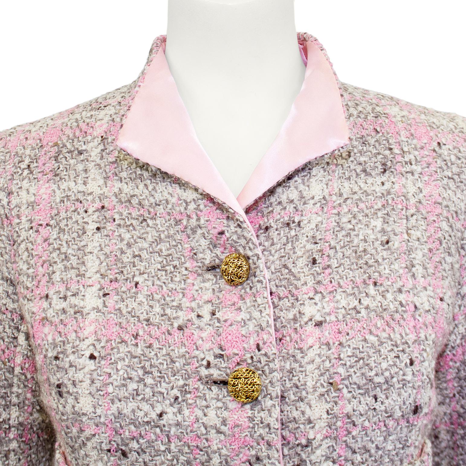 Costume en tweed rose et gris Chanel haute couture des années 1960 Pour femmes en vente