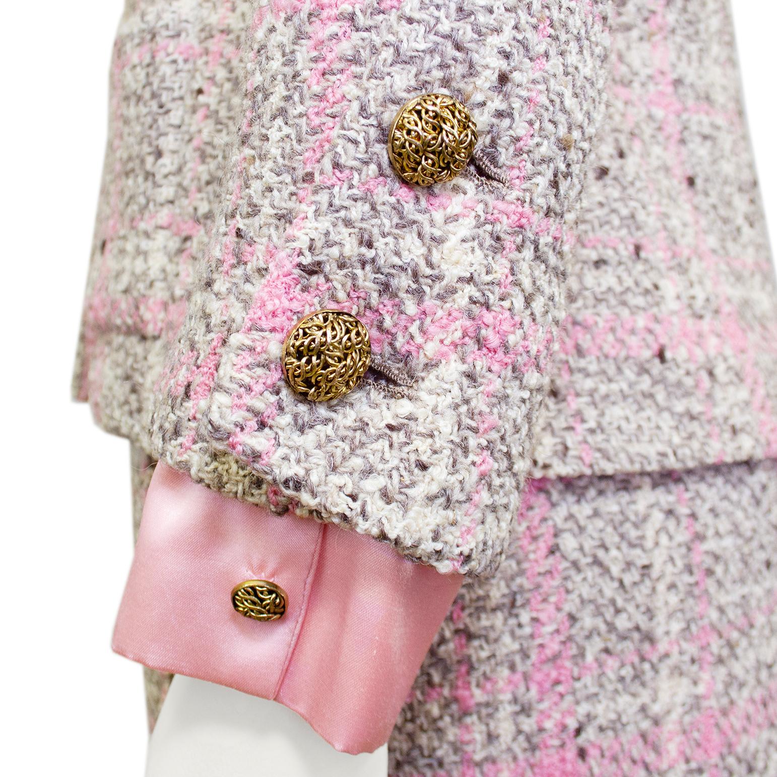 Costume en tweed rose et gris Chanel haute couture des années 1960 en vente 1