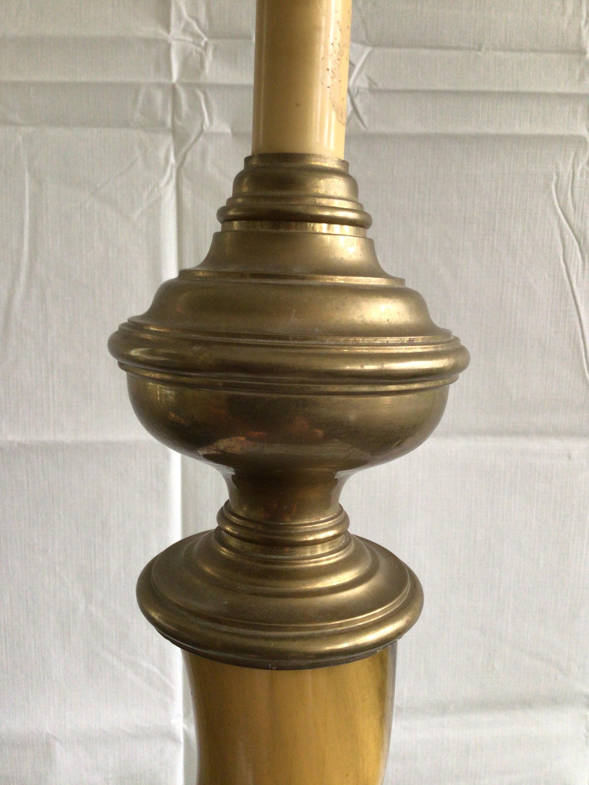 Mid-20th Century 1960s Chapman Faux Horn and Brass Table Lamp For Sale