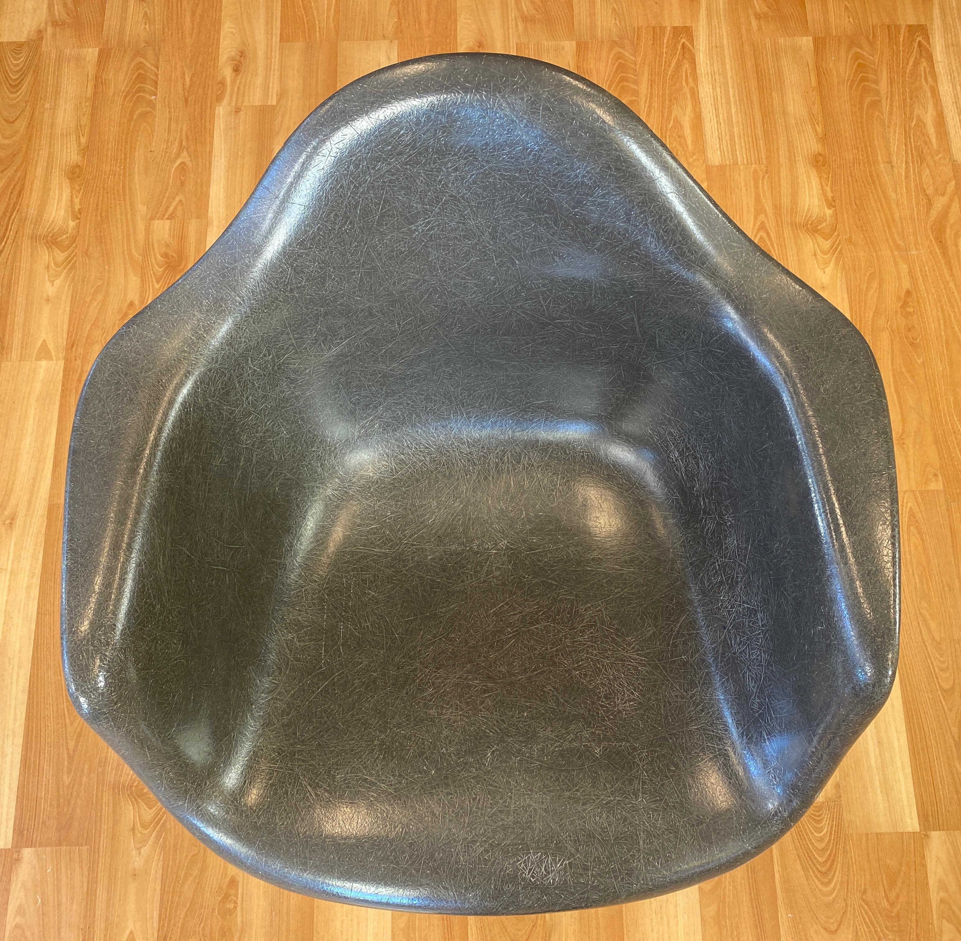 eames fiberglass shell chair