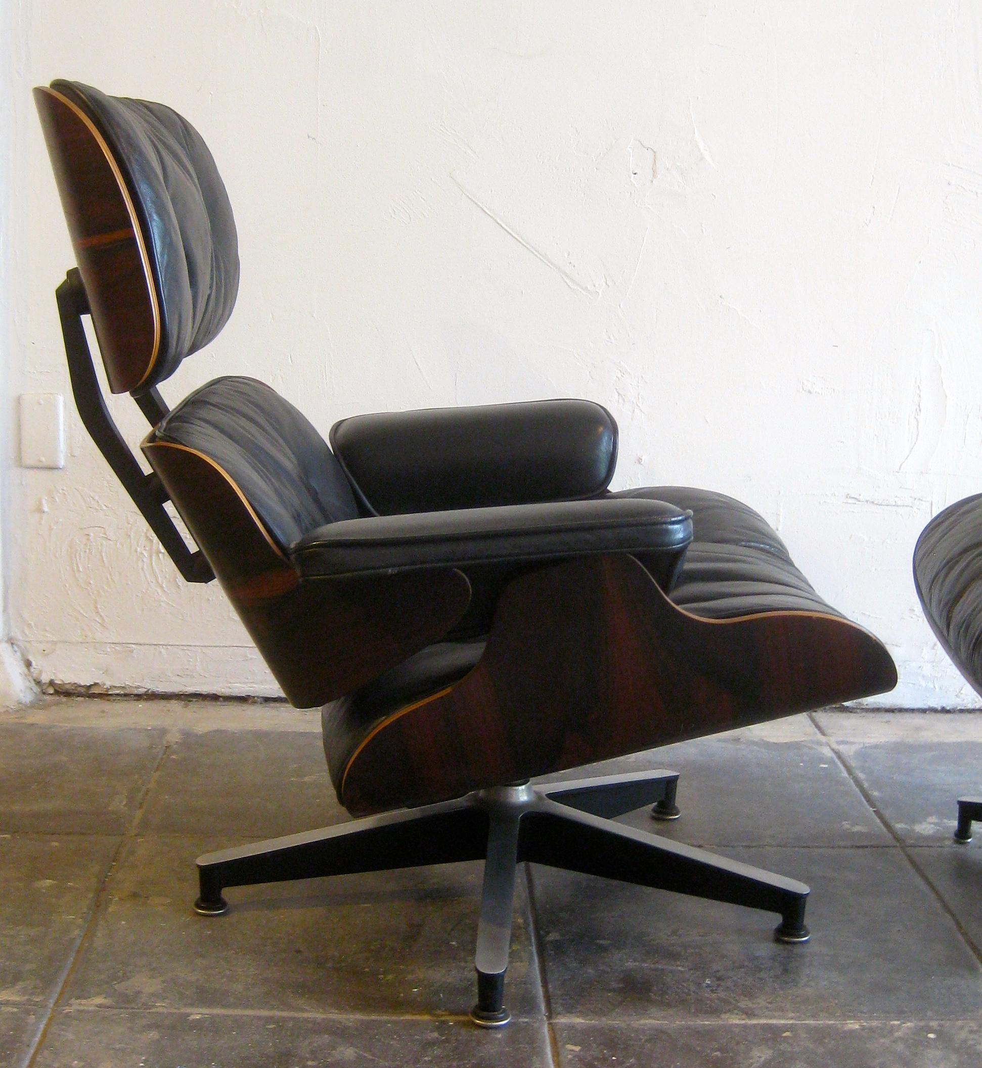 1960s Charles Eames Herman Miller 670 Rosewood Lounge Chair and 671 Ottoman In Good Condition In San Diego, CA
