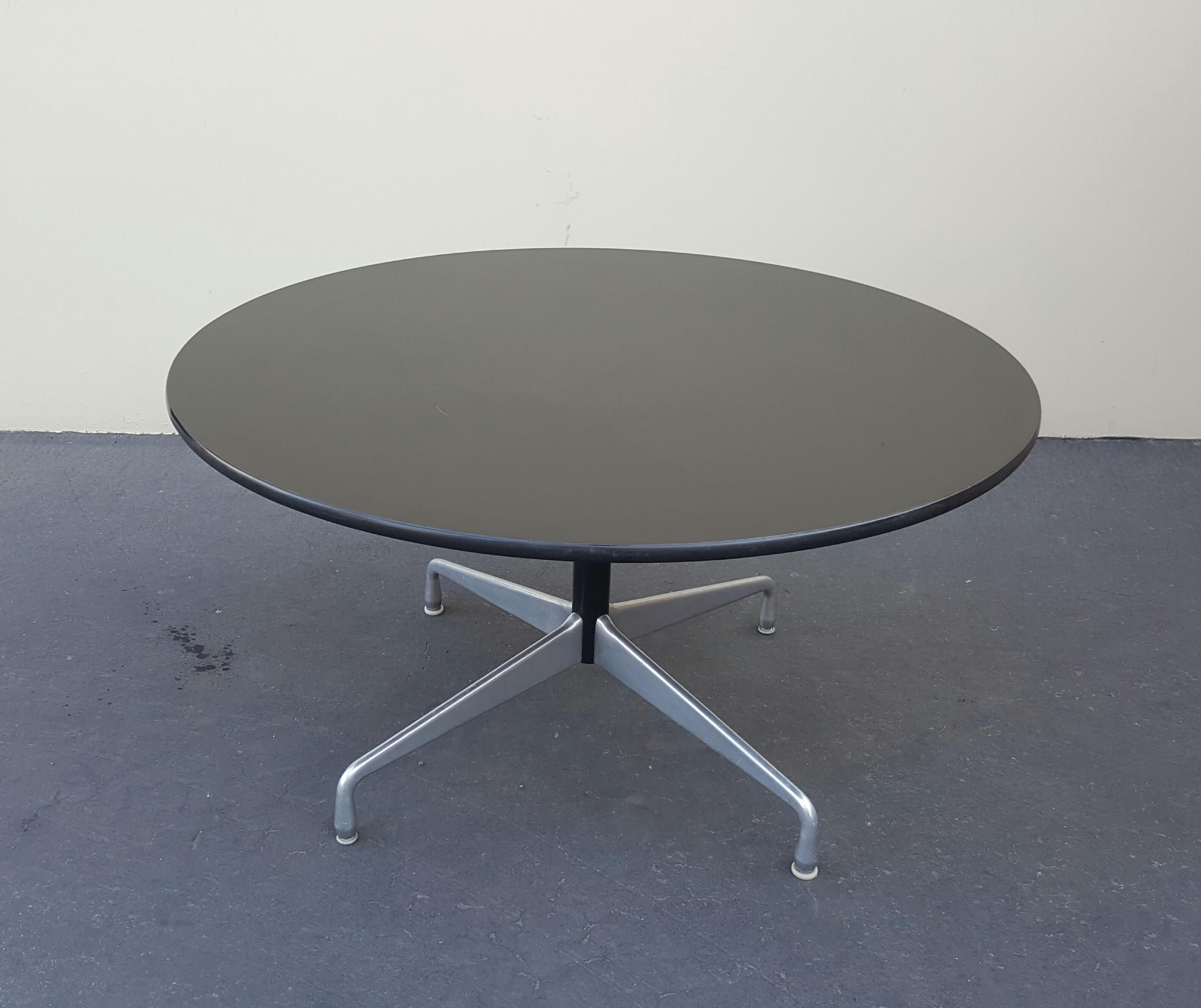 1960s Charles Eames Herman Miller Round Black Conference or Dining Table In Good Condition For Sale In Monrovia, CA