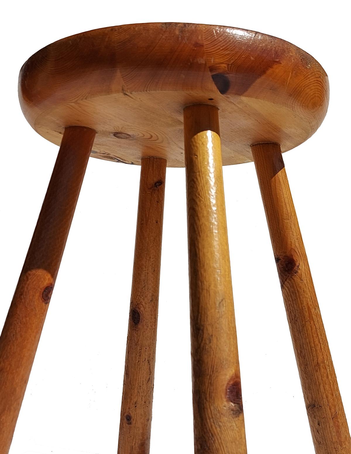 1960s style of Charlotte Perriand Design Les Arcs Resort France Pine Wood Stool In Good Condition For Sale In Brescia, IT