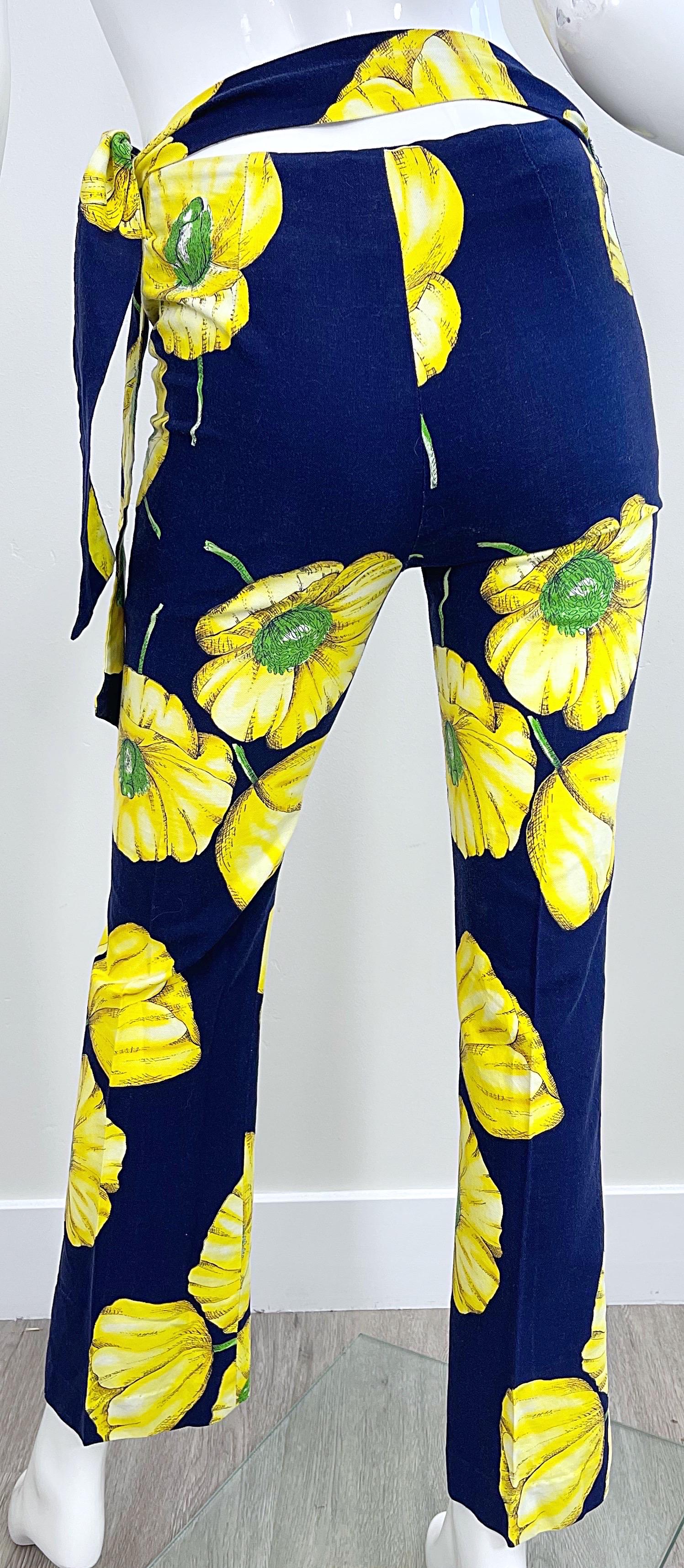 1960s Charm of Hollywood Linen Cotton Mod Flower Print Navy Yellow Flare Pants In Excellent Condition For Sale In San Diego, CA