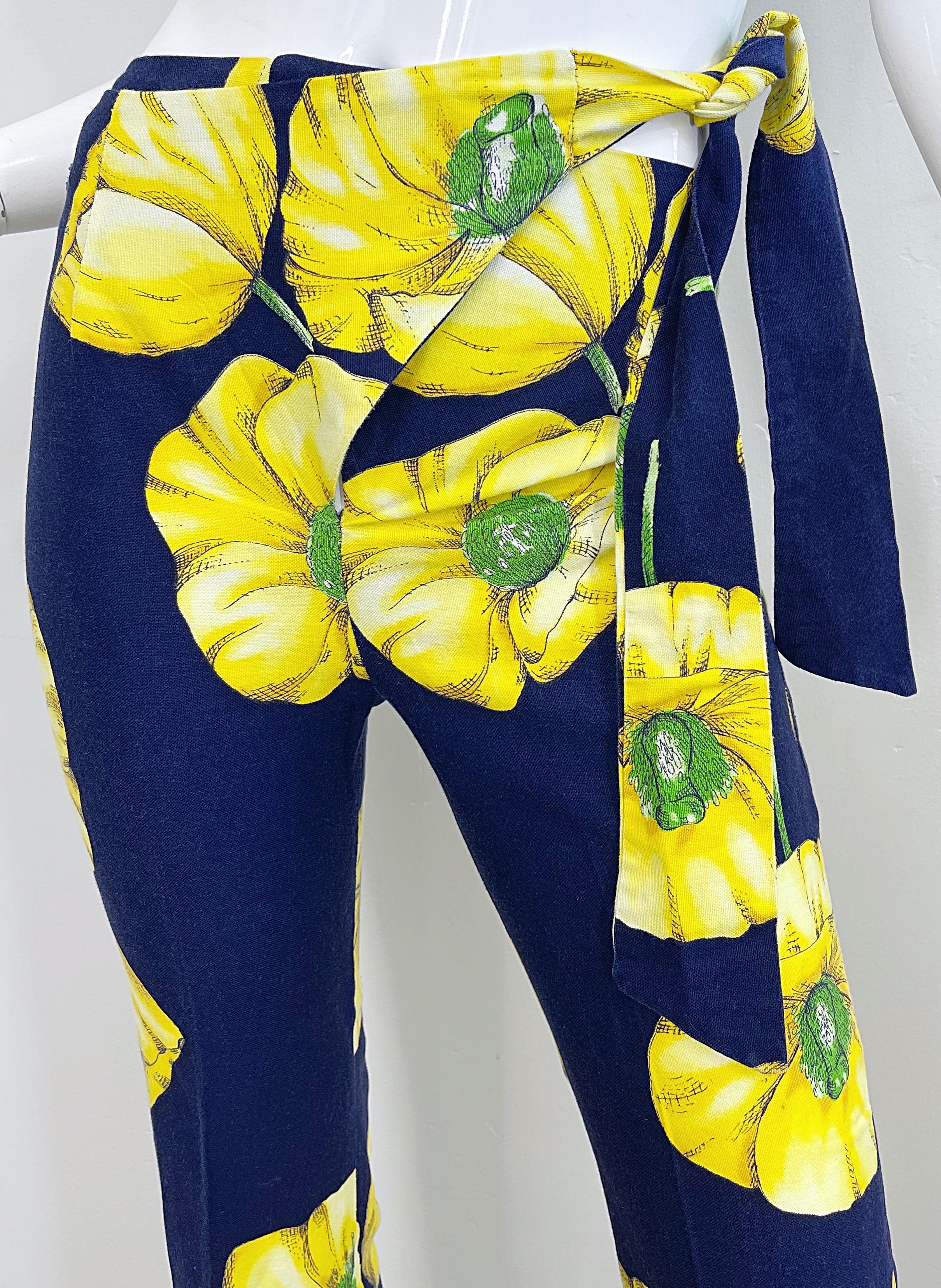 Women's 1960s Charm of Hollywood Linen Cotton Mod Flower Print Navy Yellow Flare Pants For Sale