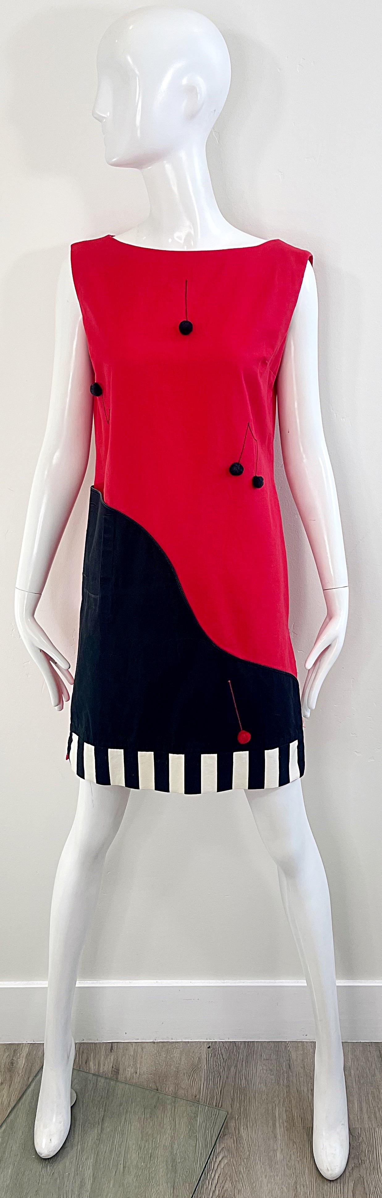 1960s Charm of Hollywood Music Notes and Piano Red Black Cotton Shift Dress 60s For Sale 6