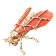 1960s Chaumet Paris Red Coral Diamond Bee Yellow Gold Pin Brooch