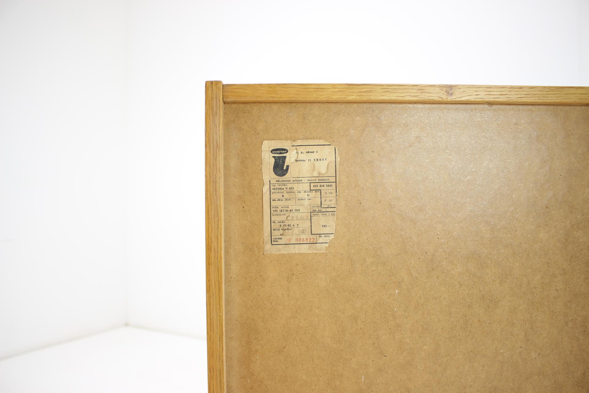 Commode des années 1960 par Jiří Jiroutek, Tchécoslovaquie en vente 3