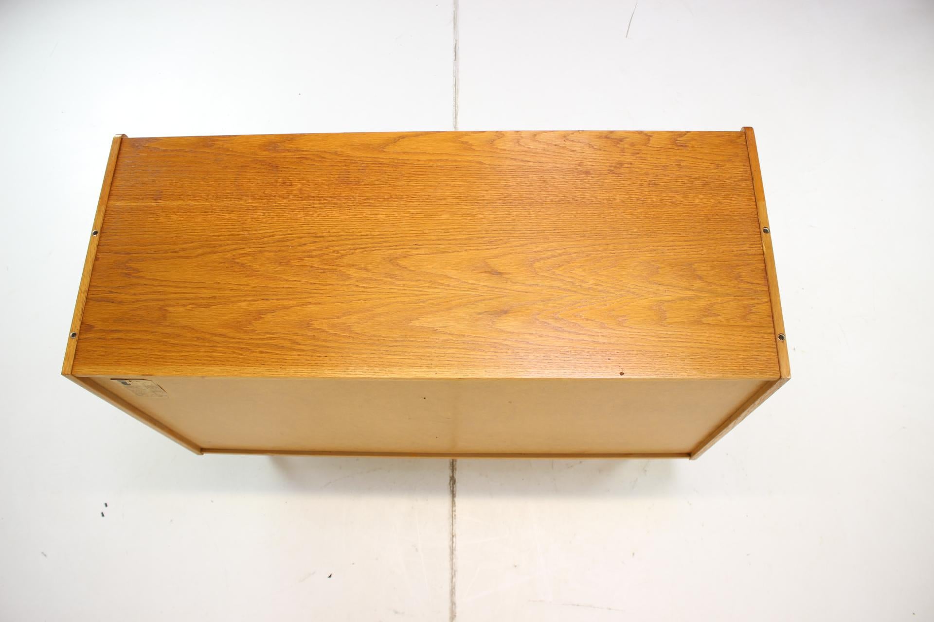 Commode des années 1960 par Jiří Jiroutek, Tchécoslovaquie en vente 4