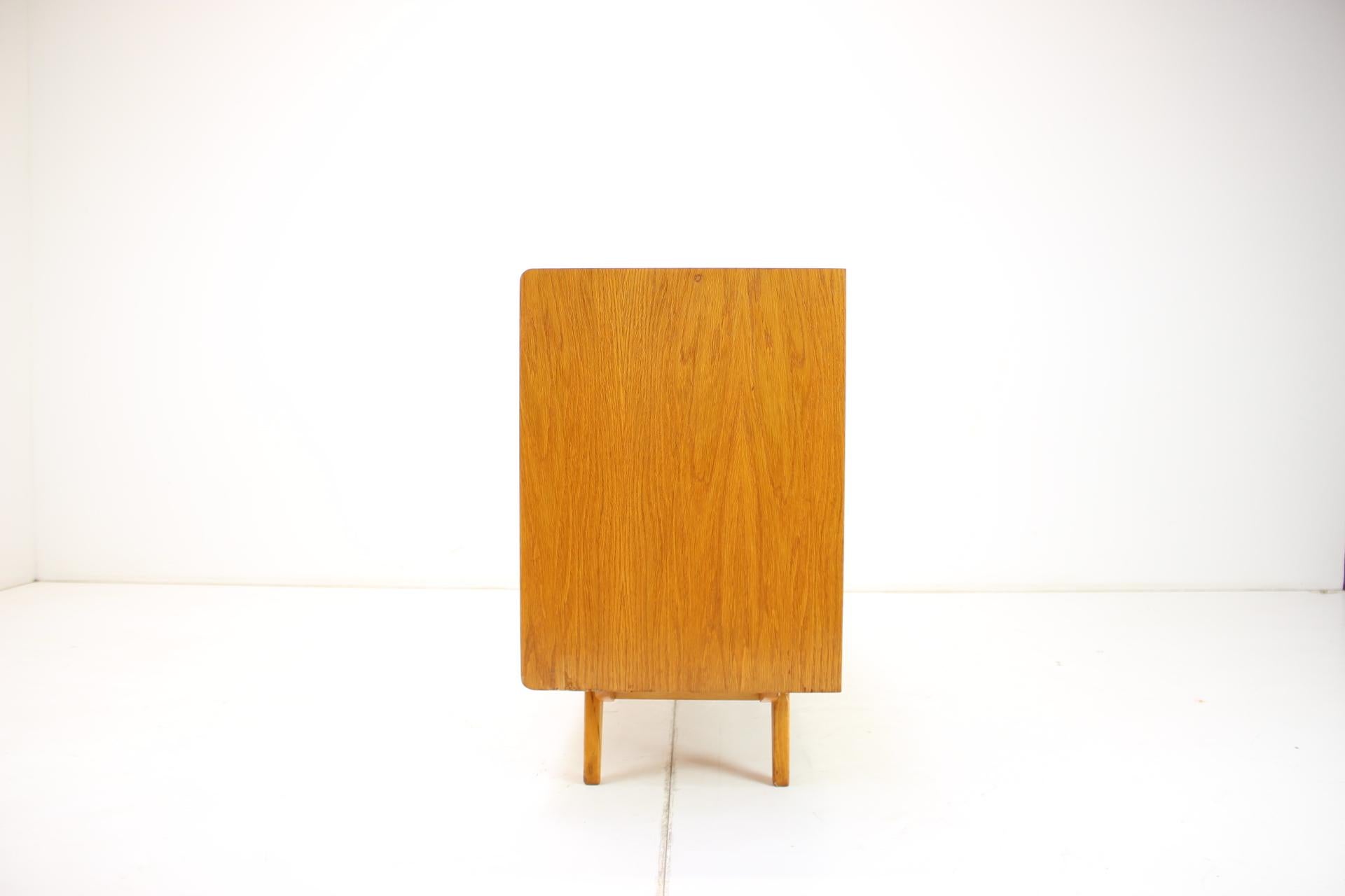 Commode des années 1960 par Jiří Jiroutek, Tchécoslovaquie en vente 1