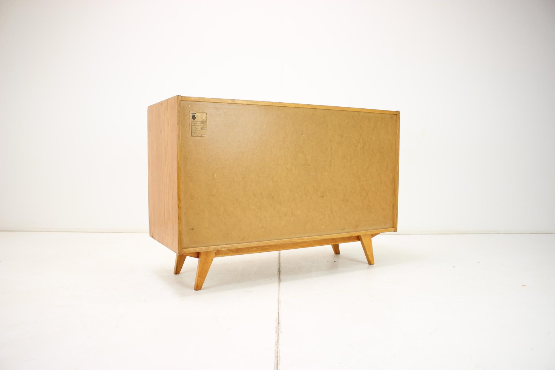 Commode des années 1960 par Jiří Jiroutek, Tchécoslovaquie en vente 2