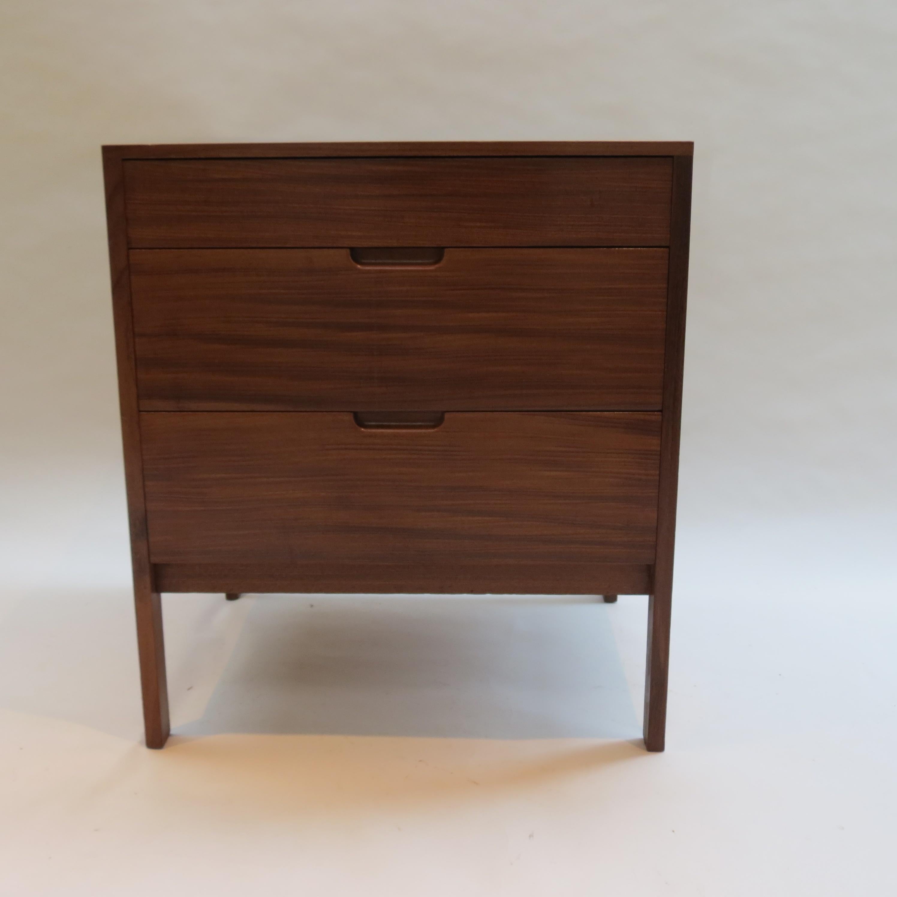 A very good quality Midcentury chest of drawers, designed by Richard Hornby and produced by Fyne Ladye of Banbury UK in the 1960s.
Made from Afrormosia with solid Afrormosia drawer fronts and Brazilian Mahogany drawer linings and recessed handles.