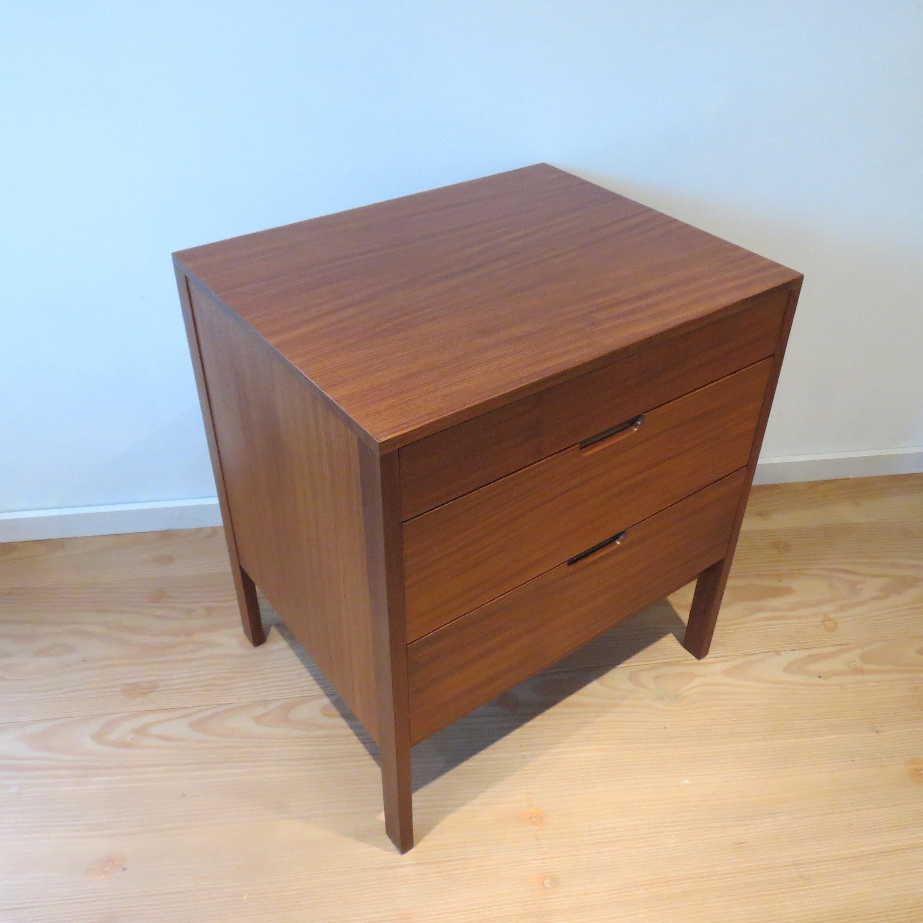 A very good quality Midcentury chest of drawers, designed by Richard Hornby and produced by Fyne Ladye of Banbury UK in the 1960s.
Made from Afrormosia with solid Afrormosia drawer fronts and Brazilian Mahogany drawer linings and recessed handles.