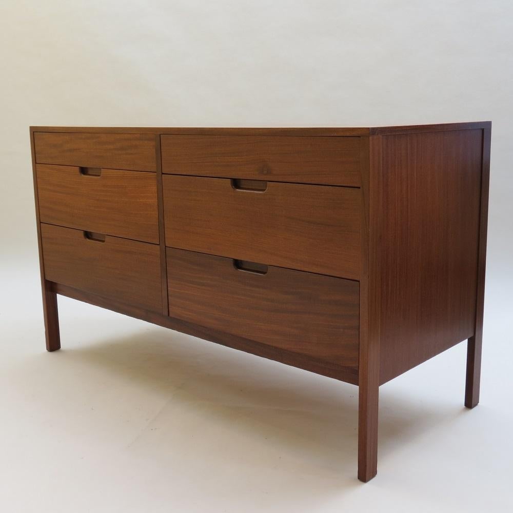 A very good quality midcentury chest of drawers, designed by Richard Hornby and produced by Fyne Ladye of Banbury UK in the 1960s.
Made from Afrormosia with solid Afrormosia drawer fronts and Brazilian mahogany drawer linings and recessed handles.