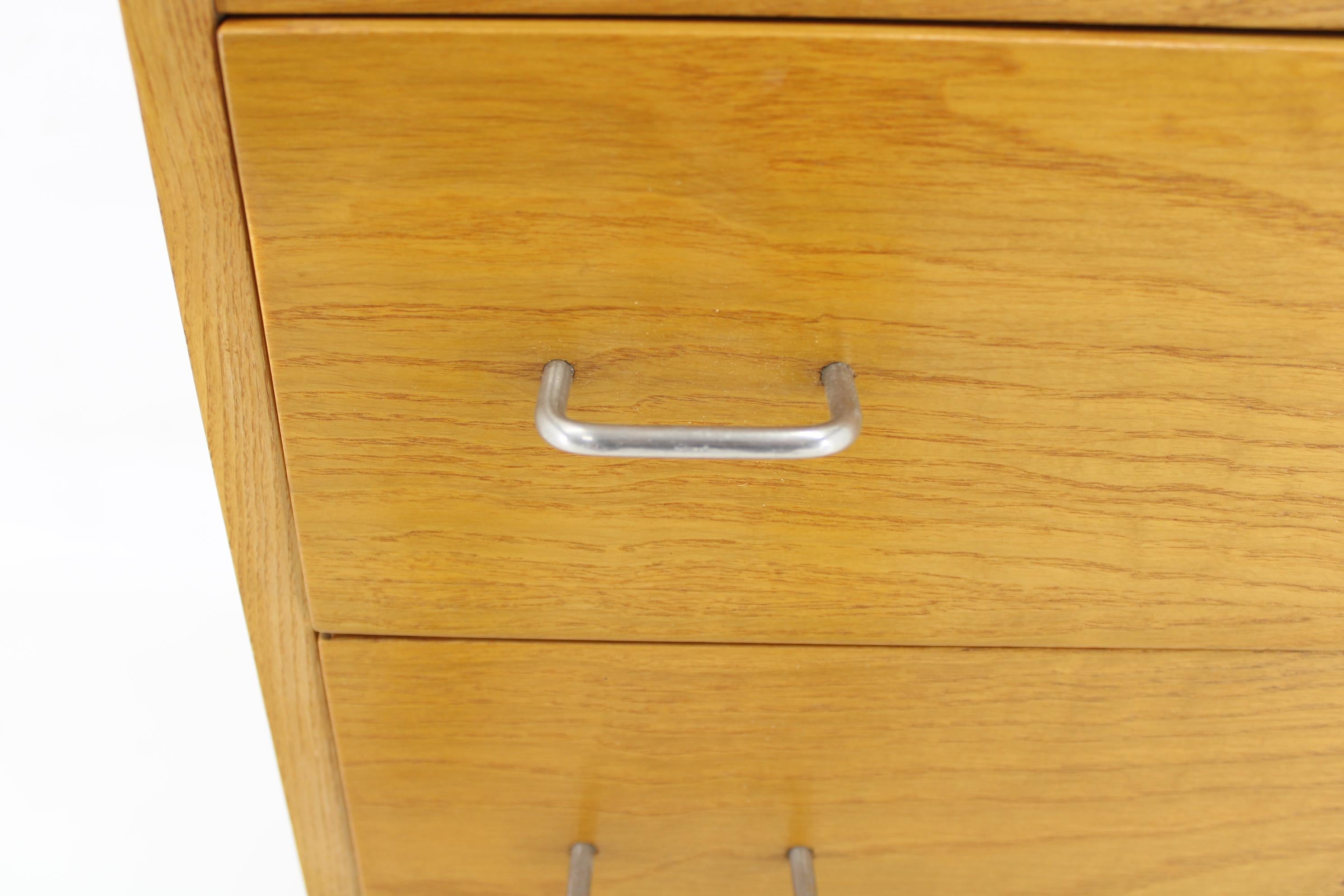 1960s Chest of Drawers in Maple Finish, Czechoslovakia For Sale 7