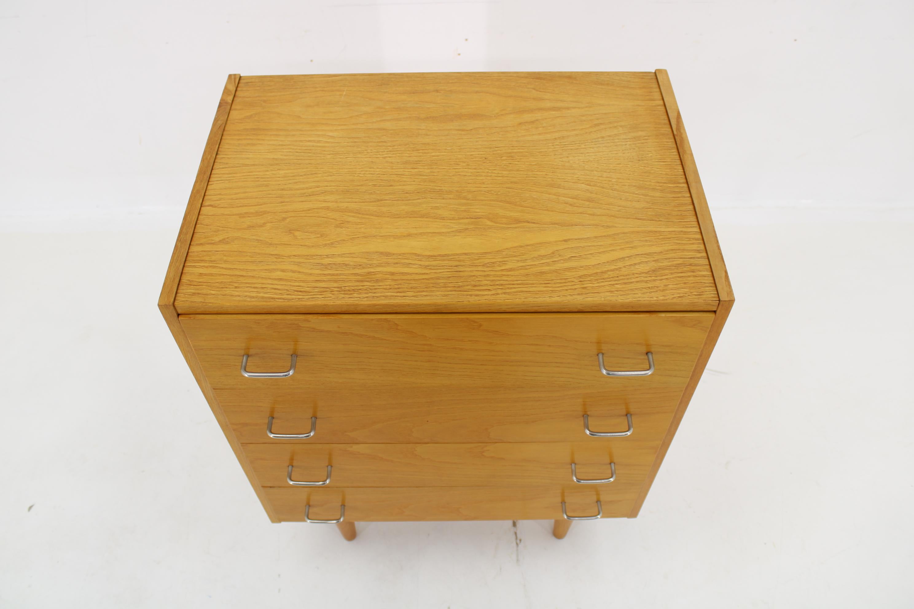 Mid-Century Modern 1960s Chest of Drawers in Maple Finish, Czechoslovakia For Sale
