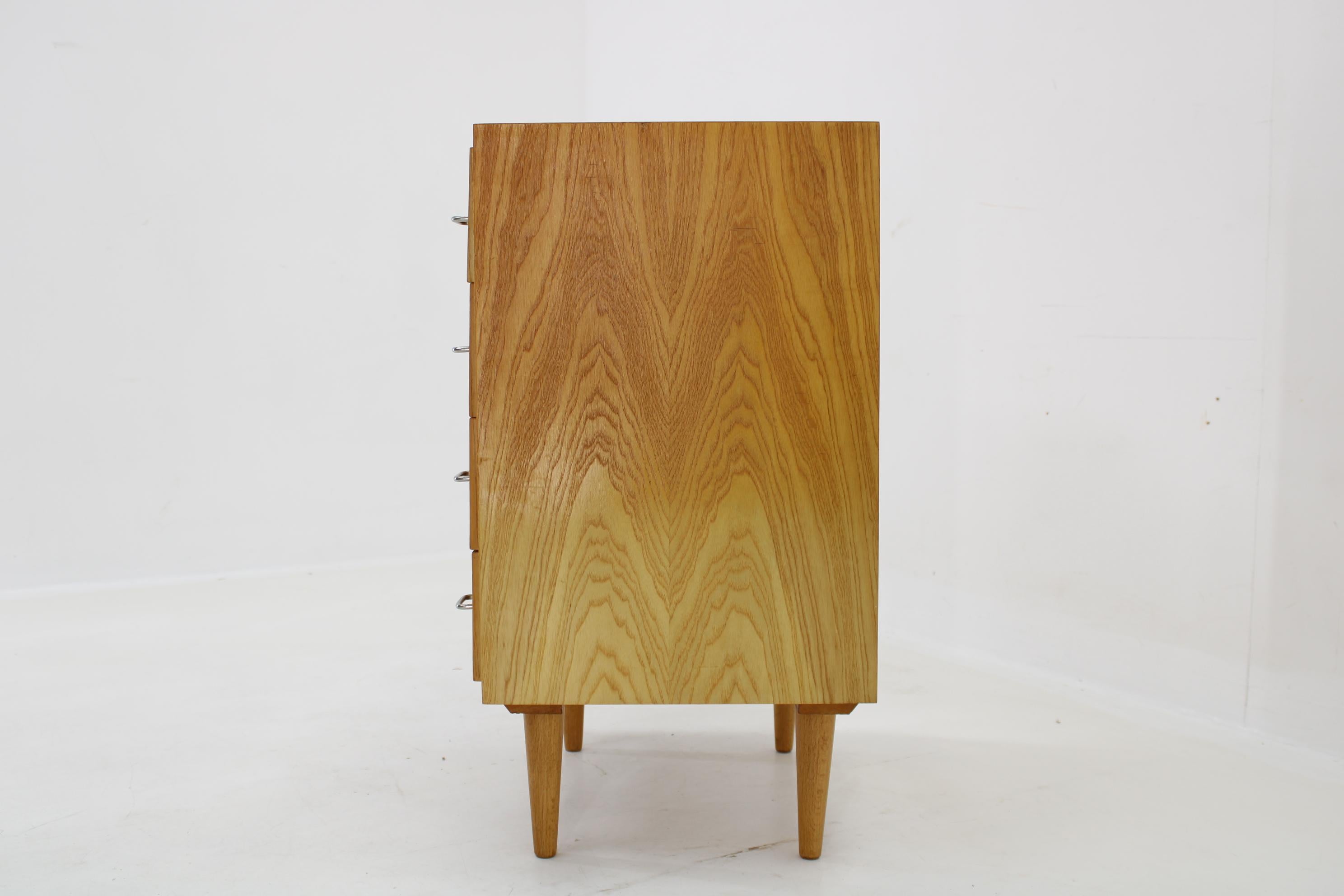 Mid-20th Century 1960s Chest of Drawers in Maple Finish, Czechoslovakia For Sale