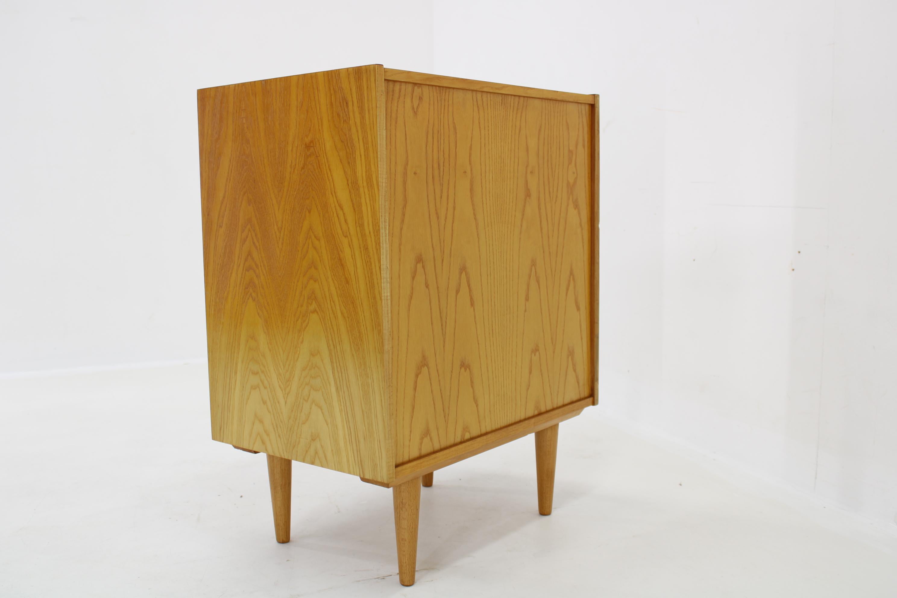 Wood 1960s Chest of Drawers in Maple Finish, Czechoslovakia For Sale