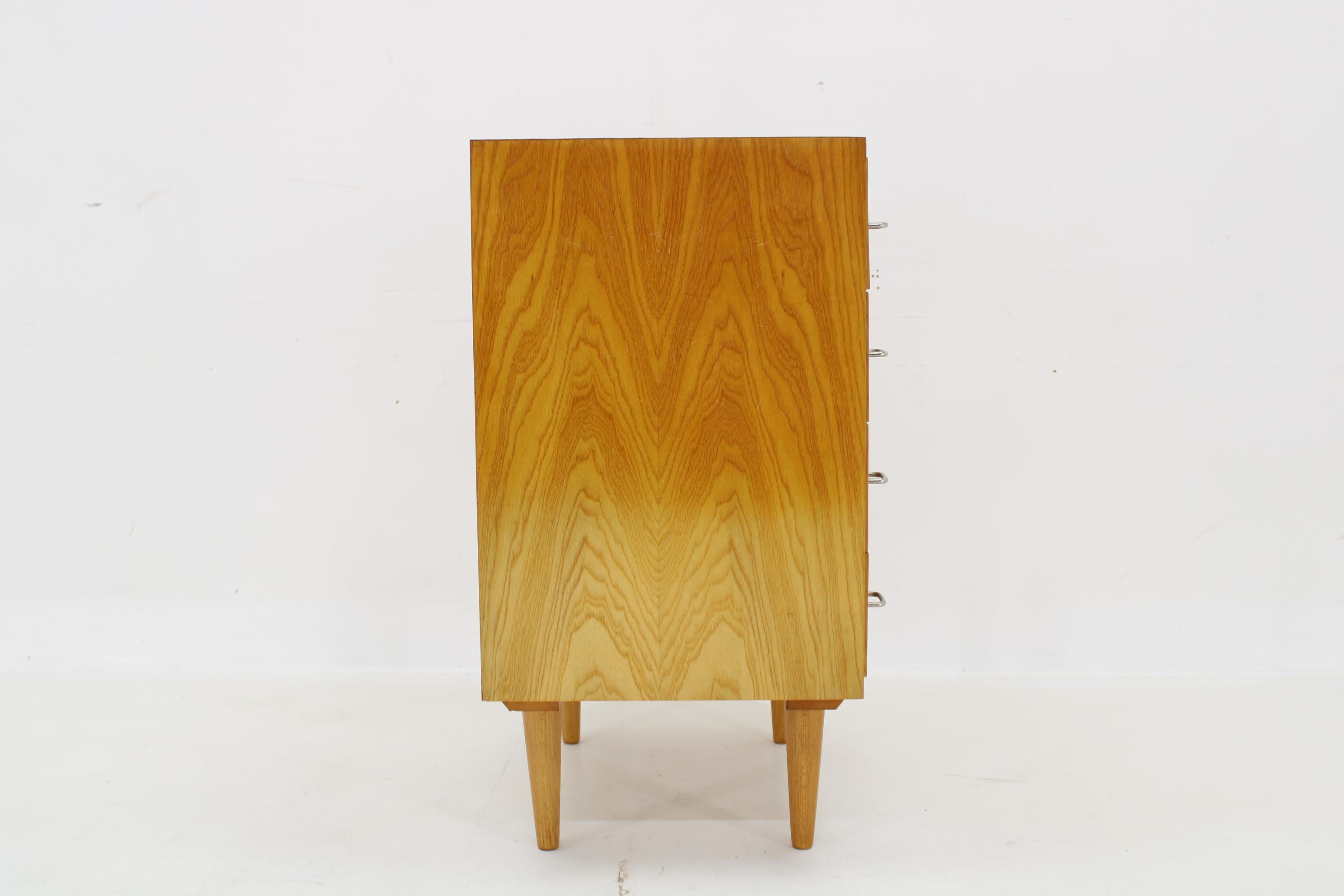 1960s Chest of Drawers in Maple Finish, Czechoslovakia For Sale 3