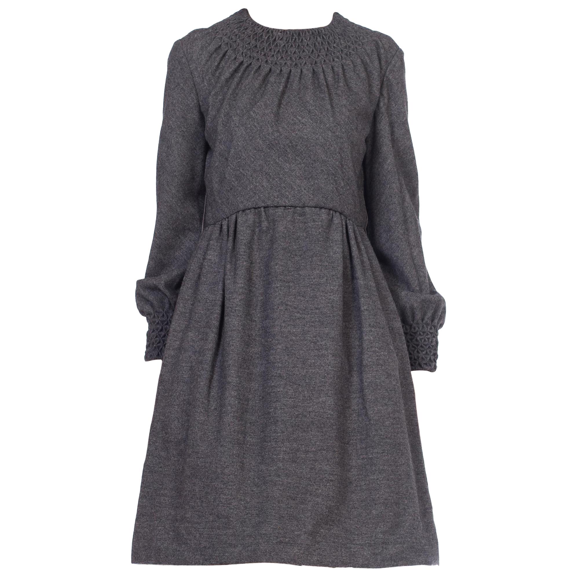 Kleid aus grauer Wolle im CHESTER WEINBERG-Stil, gefüttert mit Seide und Taschen, 1960er Jahre