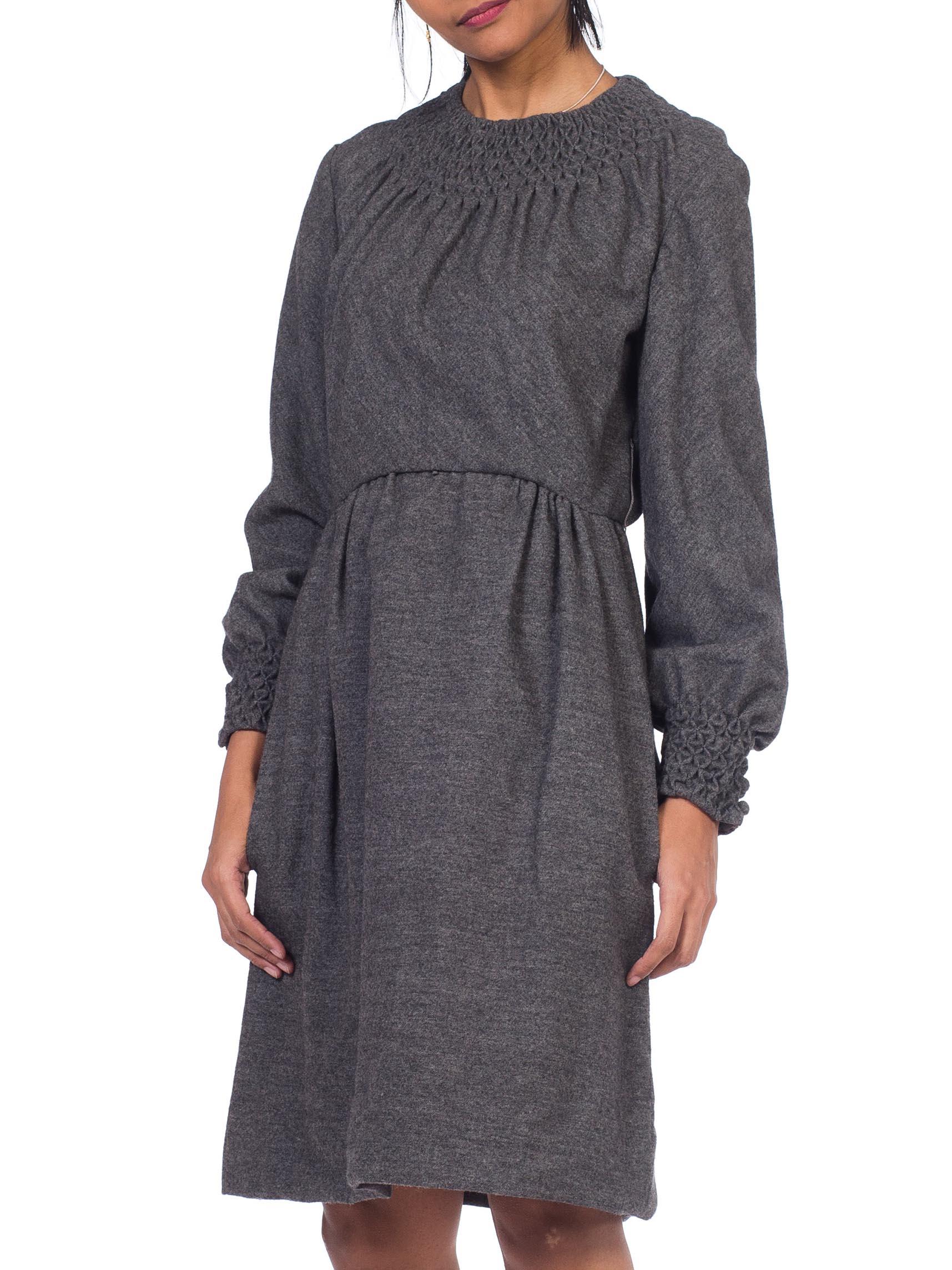1960S CHESTER WEINBERG Style Grey Wool Dress Lined In Silk With Pockets In Excellent Condition For Sale In New York, NY