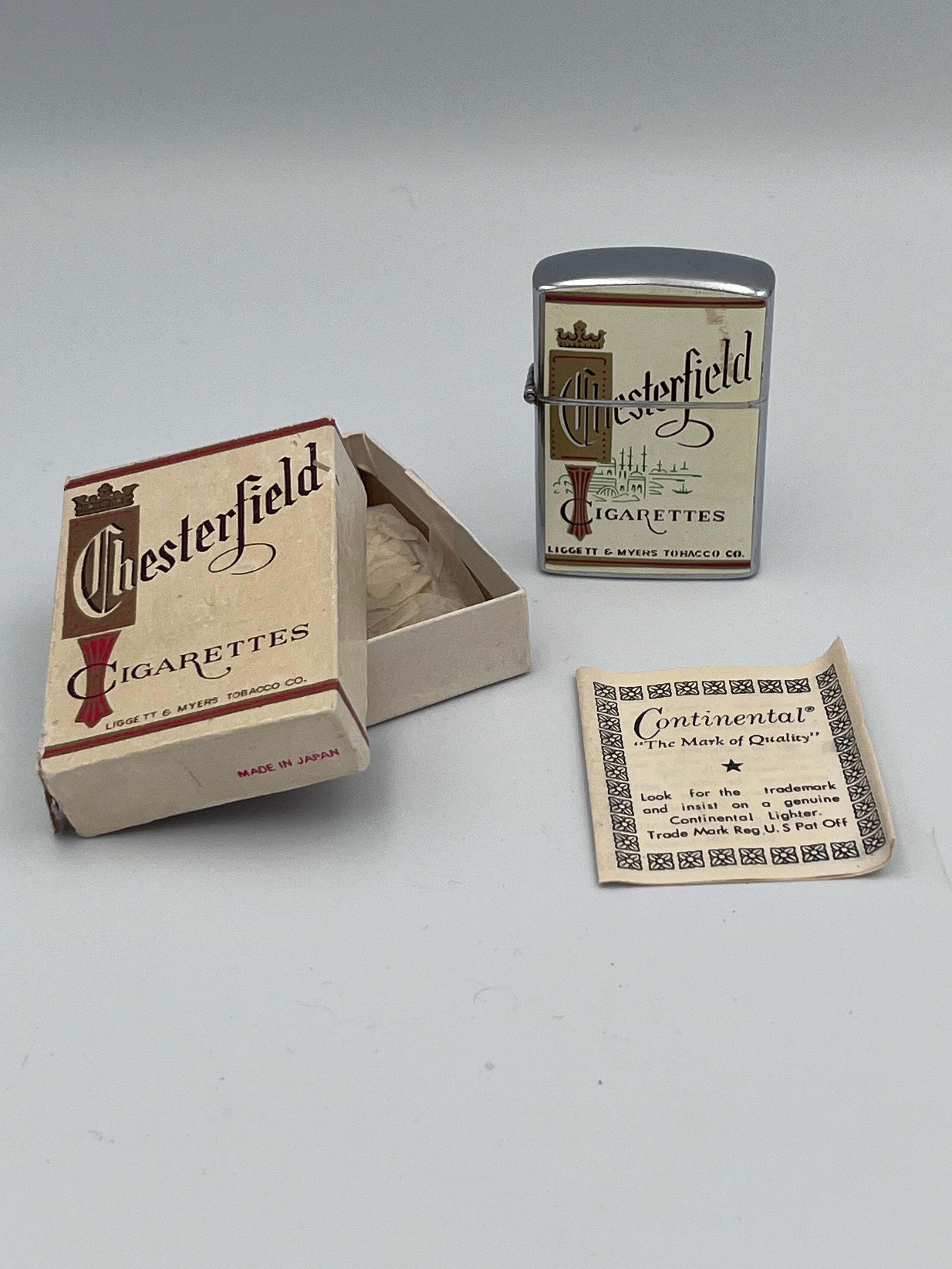 Accendino pubblicitario Chesterfield del 1960 in scatola originale con documenti - Continental Merchandise Co.

Questo raro accendino pubblicitario Chesterfield degli anni '60 è stato prodotto dalla Continental Merchandise Co. L'accendino presenta