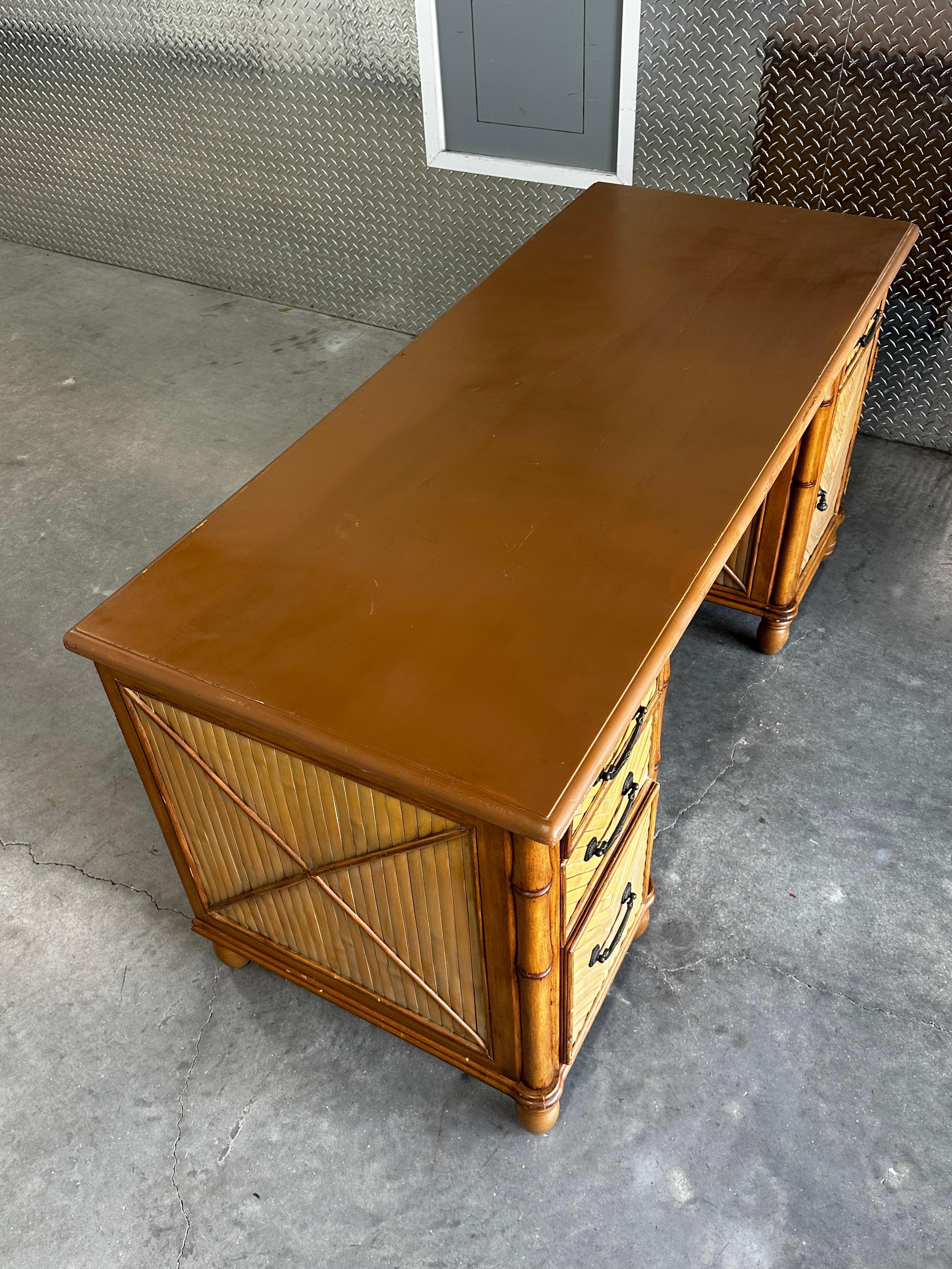 Scrivania Chevron in bambù e rattan Wood del 1960 in vendita 3