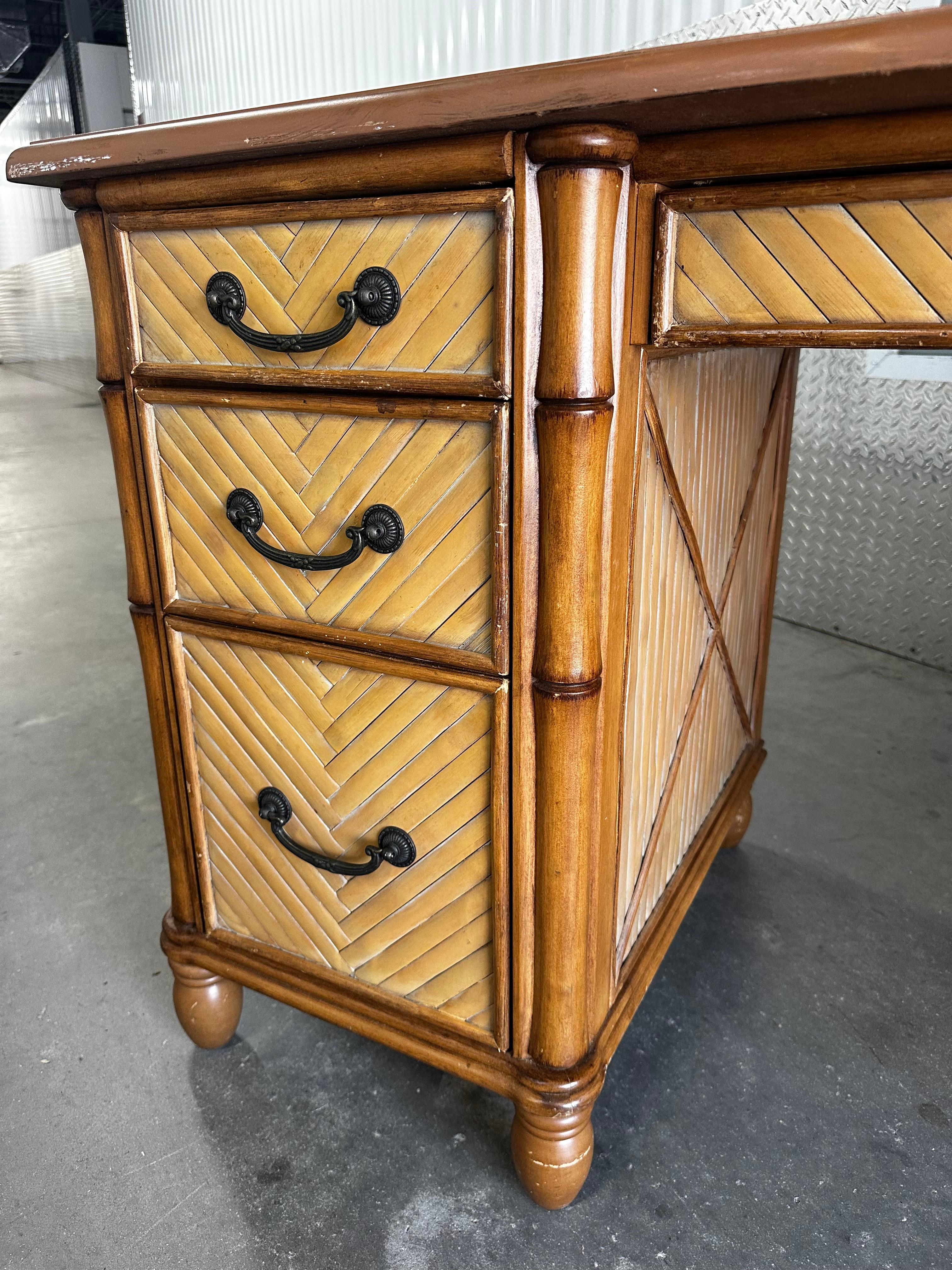 Scrivania Chevron in bambù e rattan Wood del 1960 in vendita 4