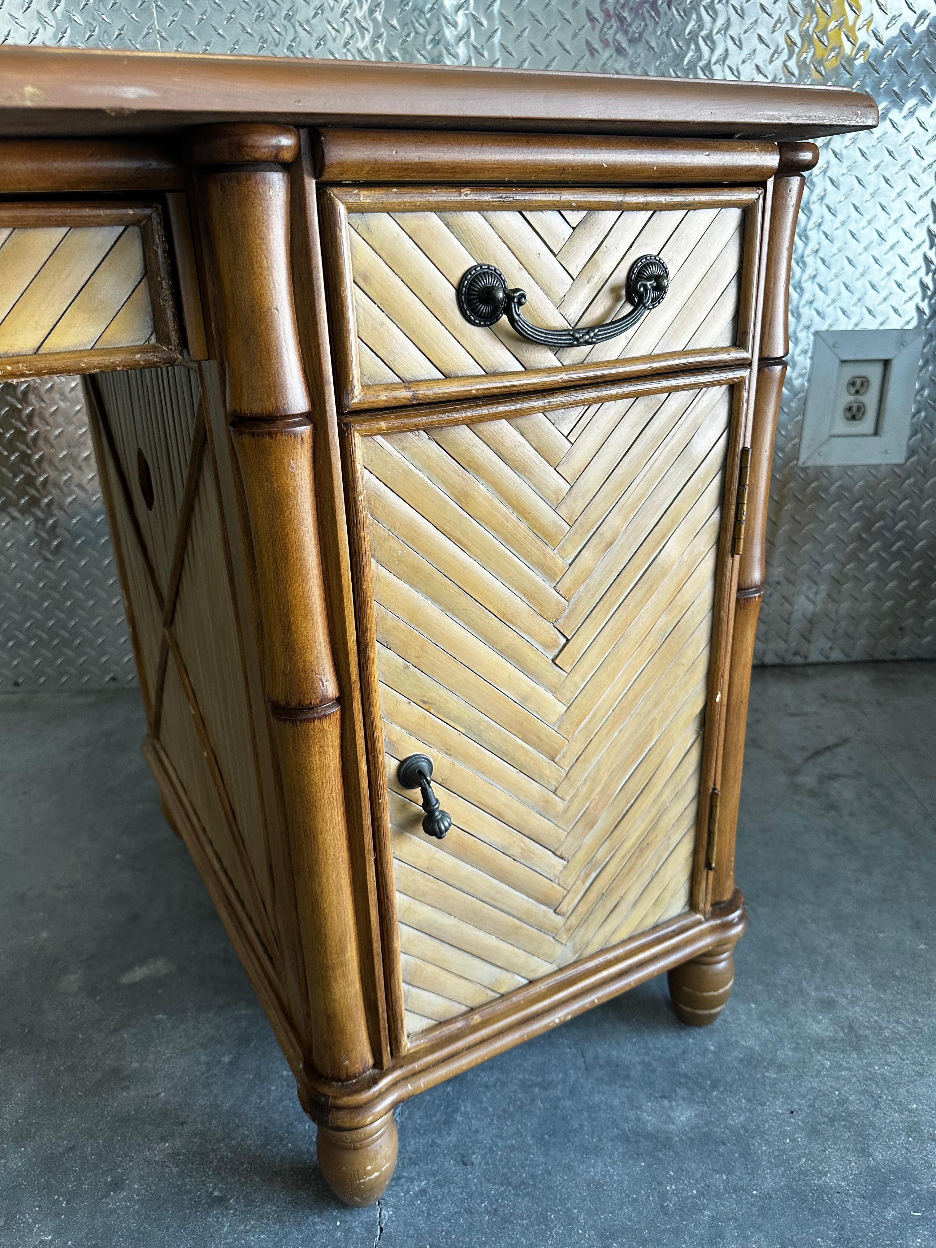 Scrivania Chevron in bambù e rattan Wood del 1960 in vendita 5