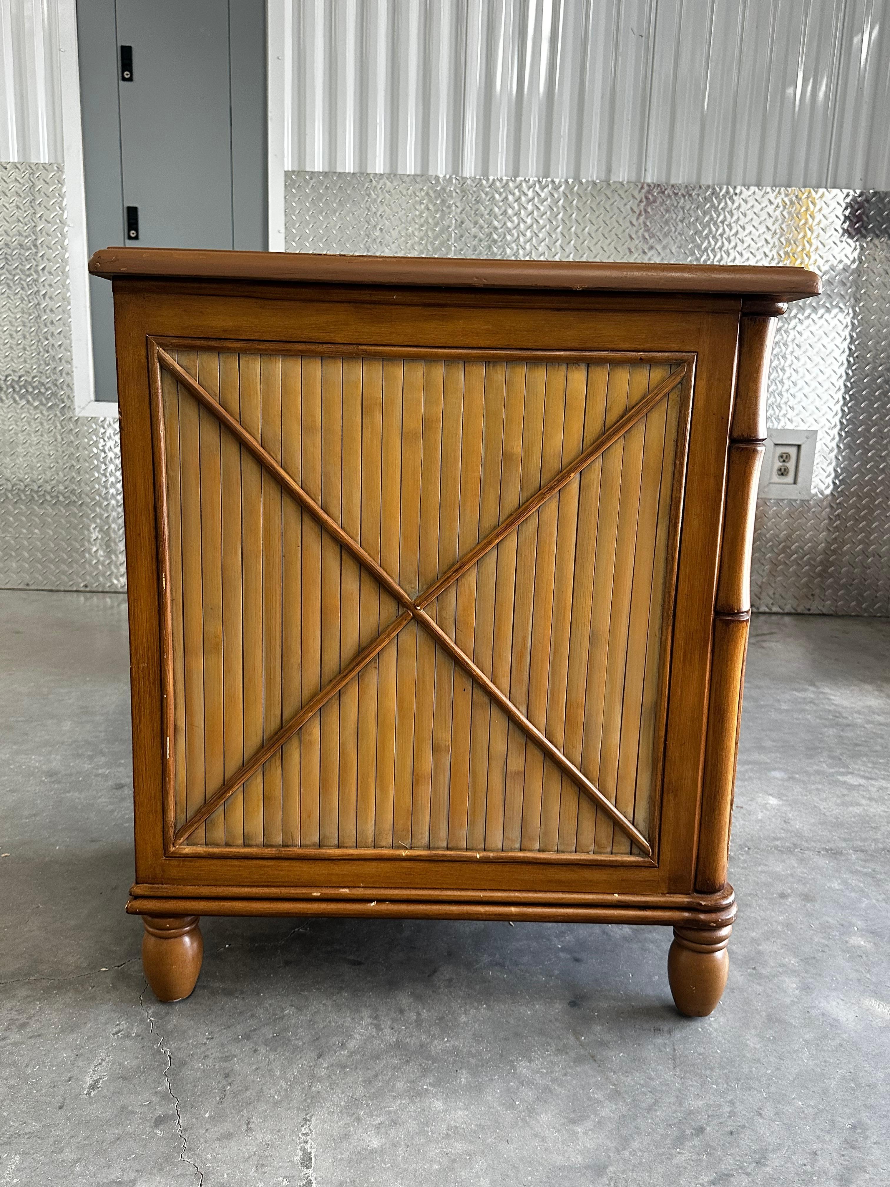 Scrivania Chevron in bambù e rattan Wood del 1960 in vendita 6