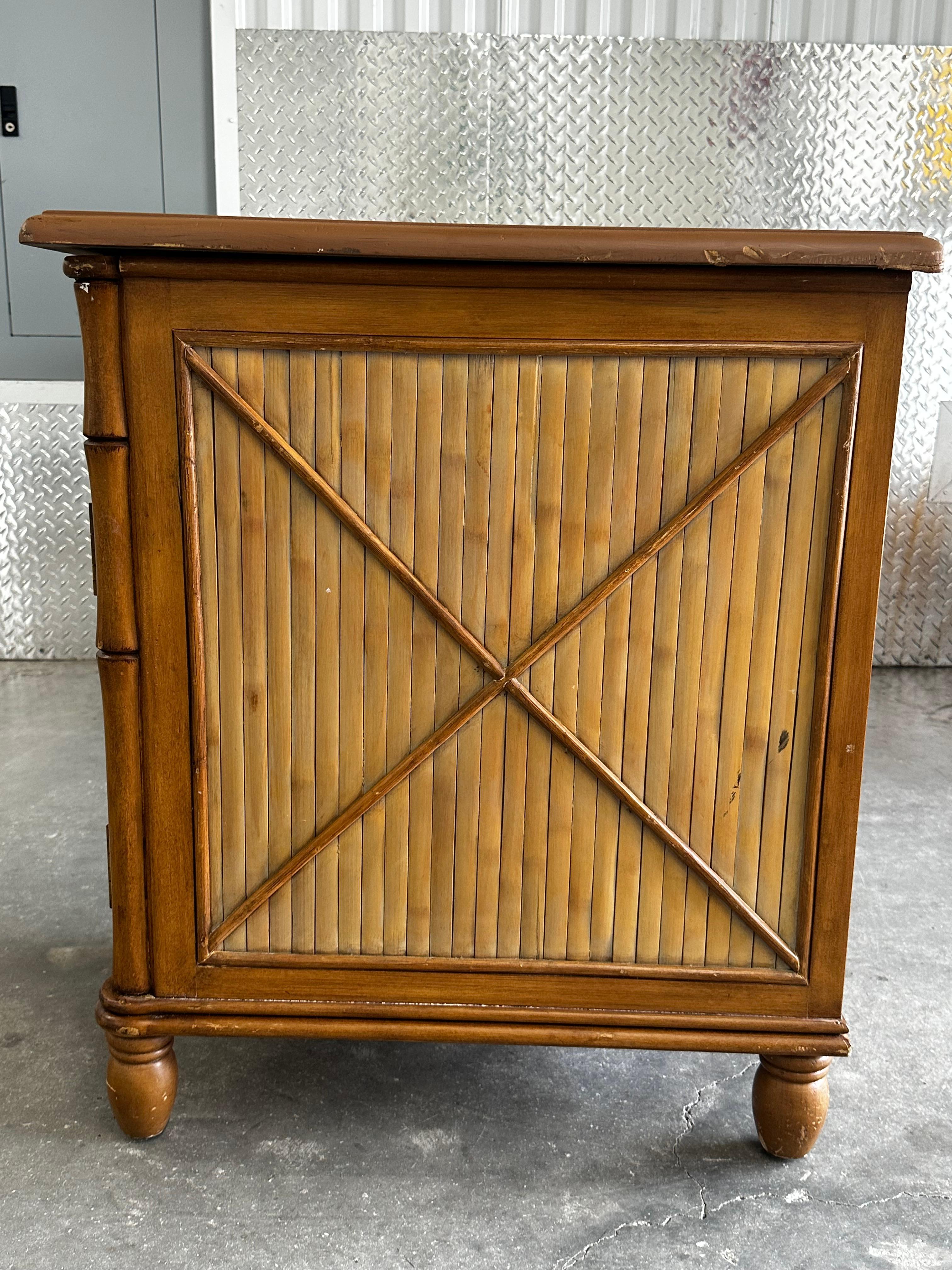 Scrivania Chevron in bambù e rattan Wood del 1960 in vendita 7