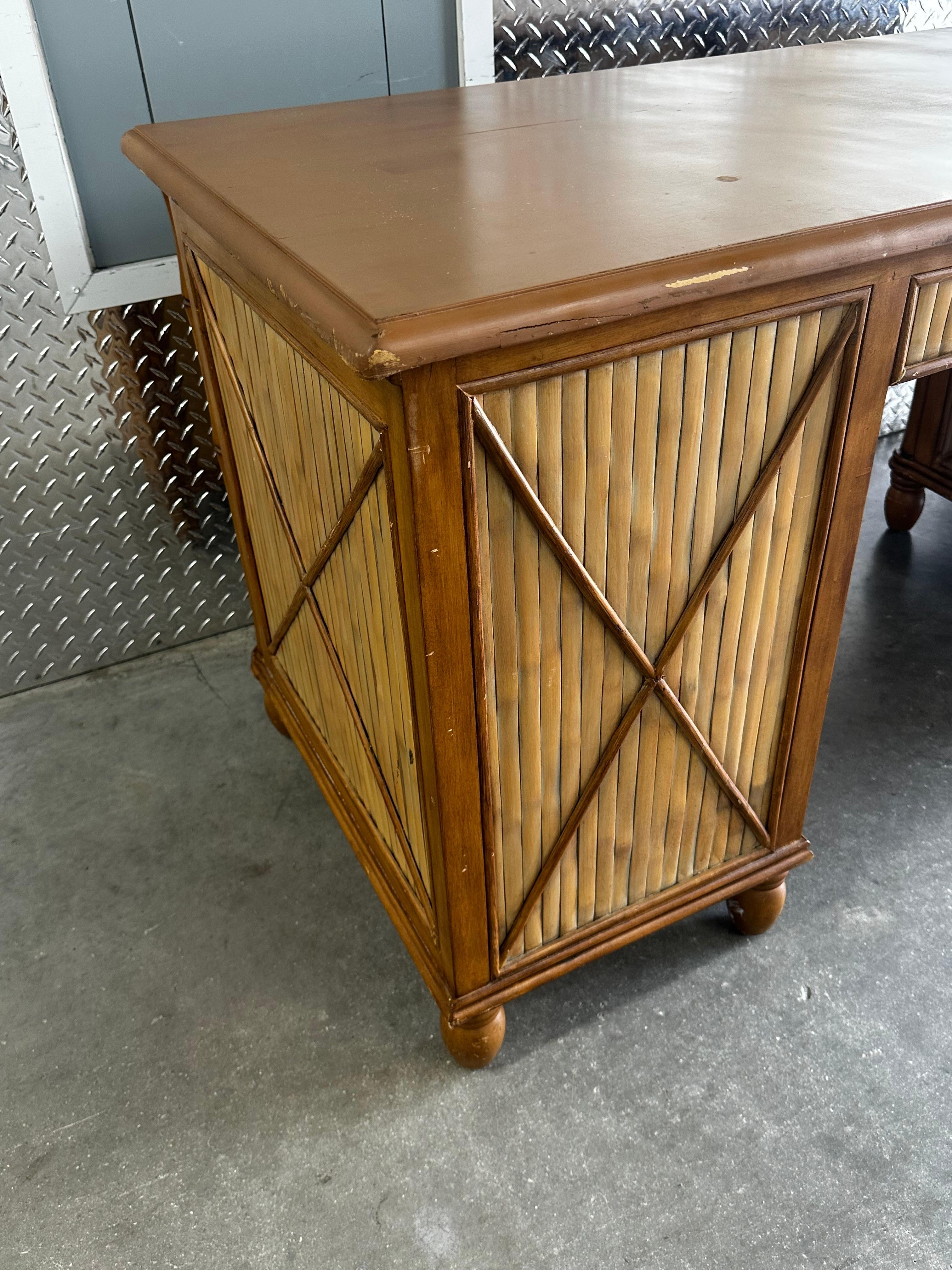 Scrivania Chevron in bambù e rattan Wood del 1960 in vendita 8