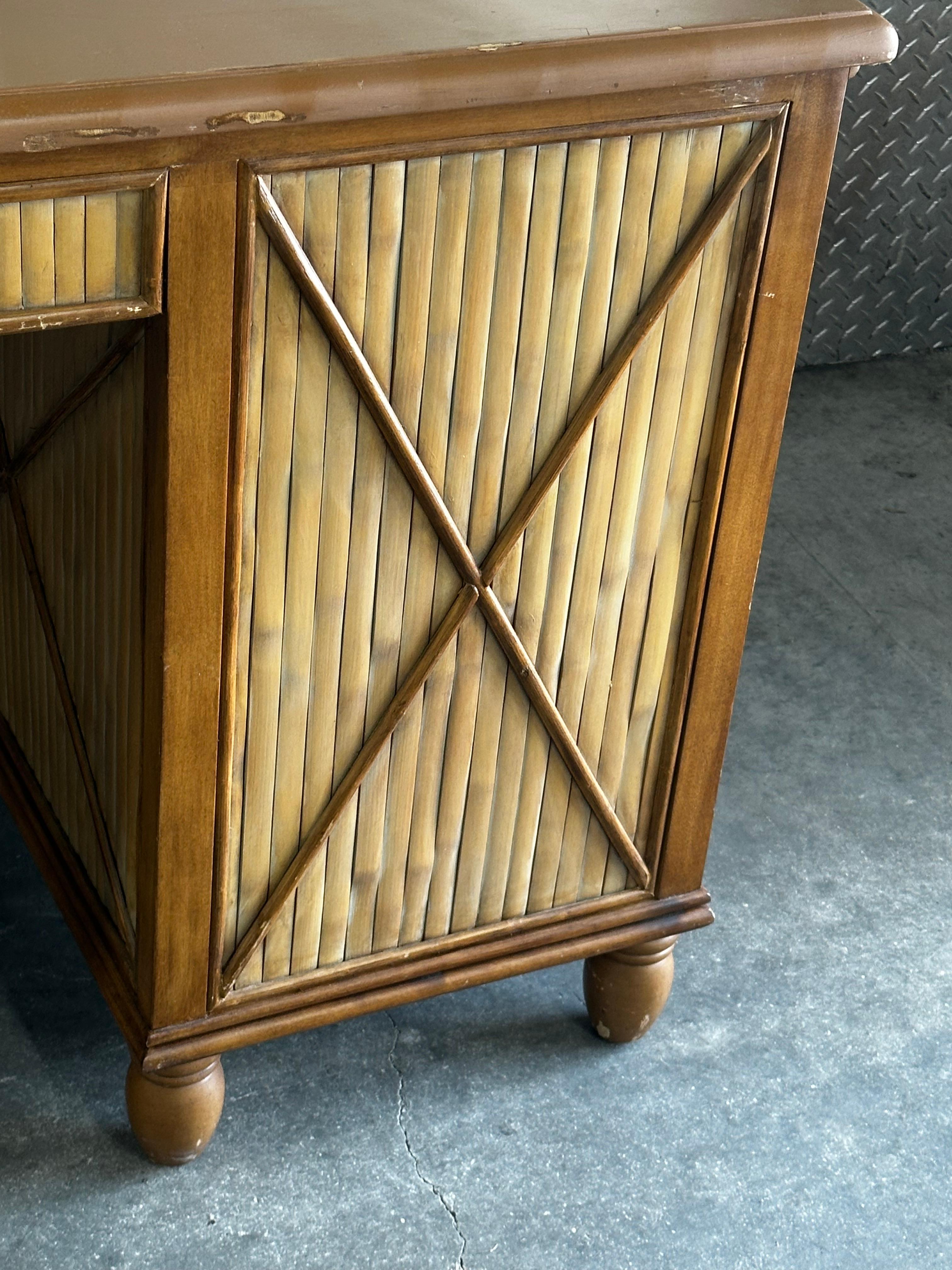 Scrivania Chevron in bambù e rattan Wood del 1960 in vendita 9