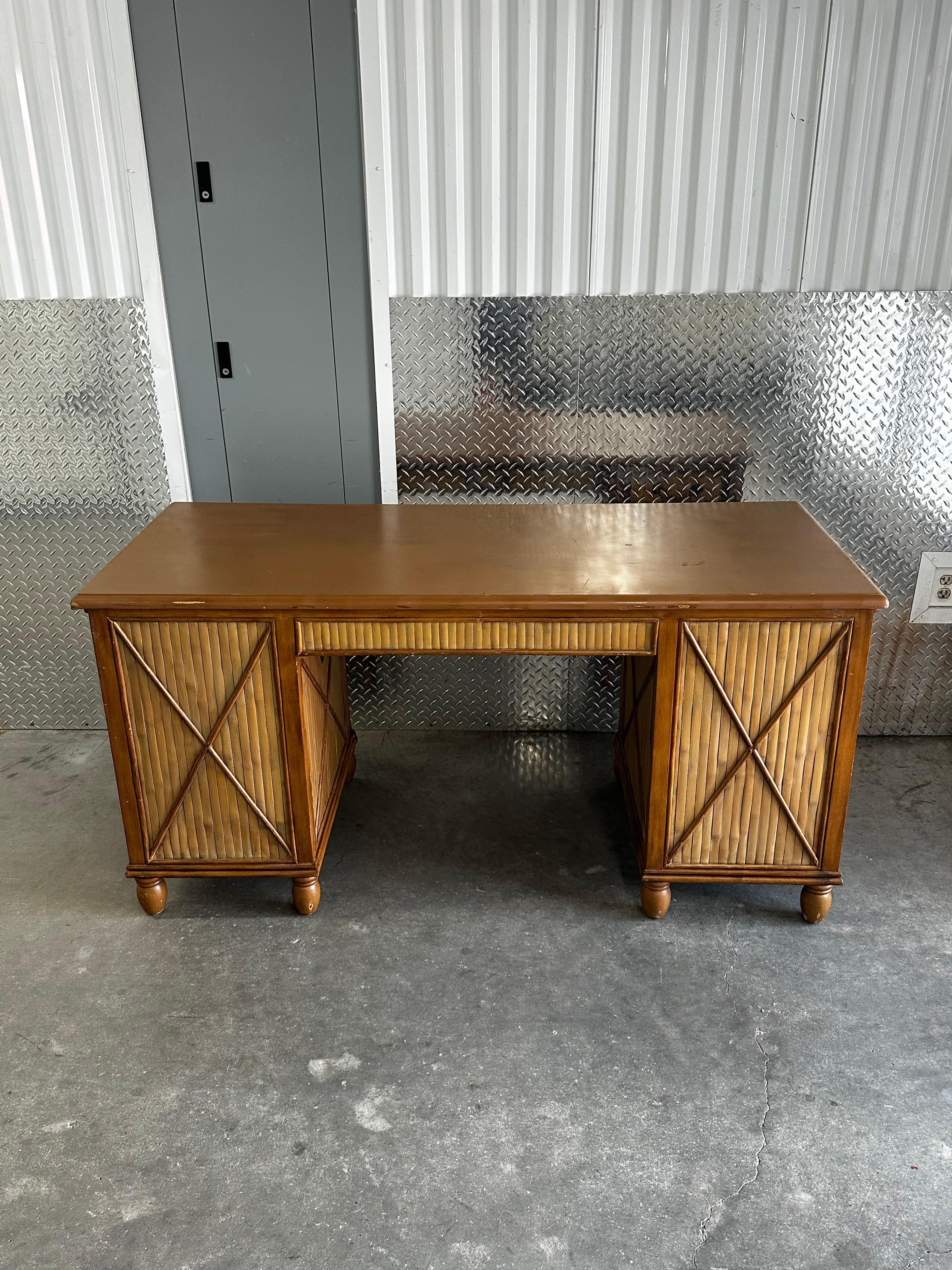 Scrivania Chevron in bambù e rattan Wood del 1960 in vendita 1