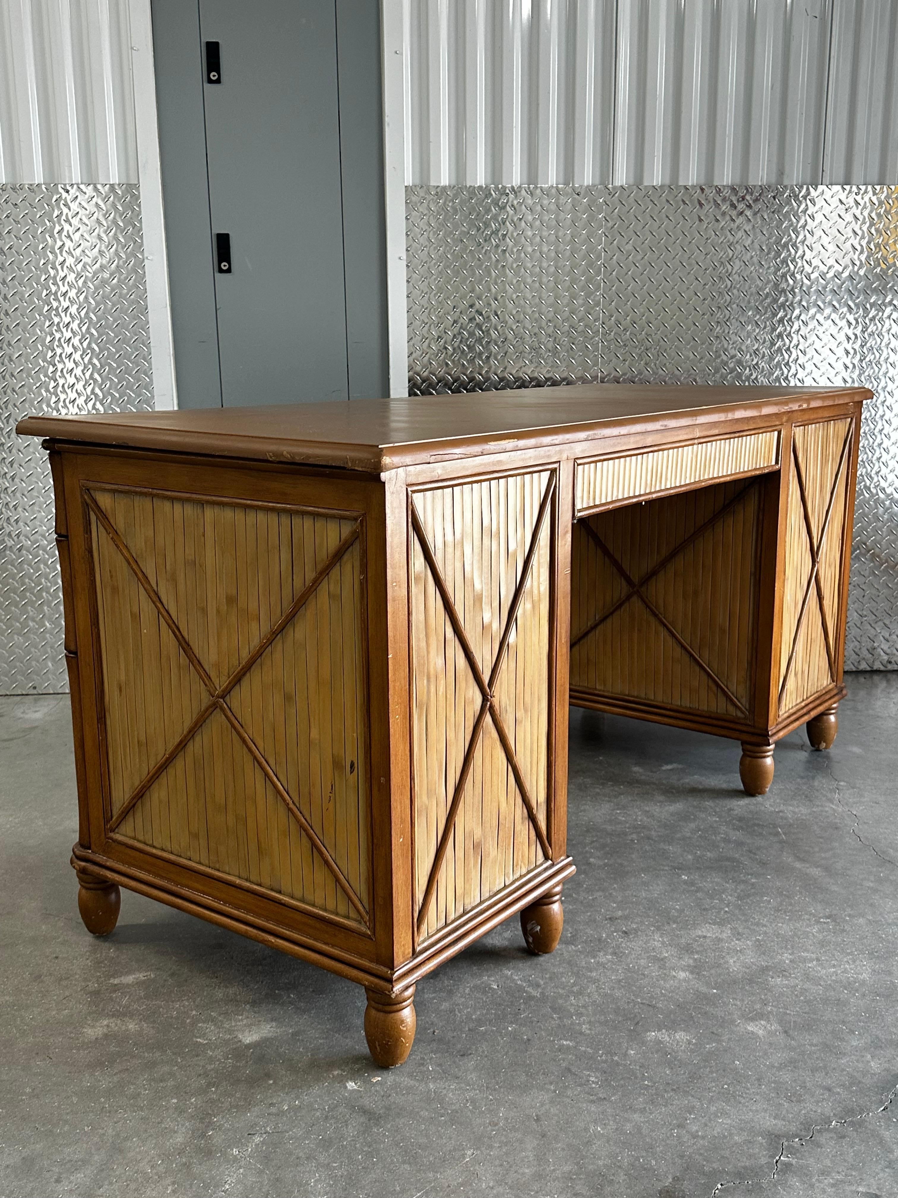 Scrivania Chevron in bambù e rattan Wood del 1960 in vendita 2