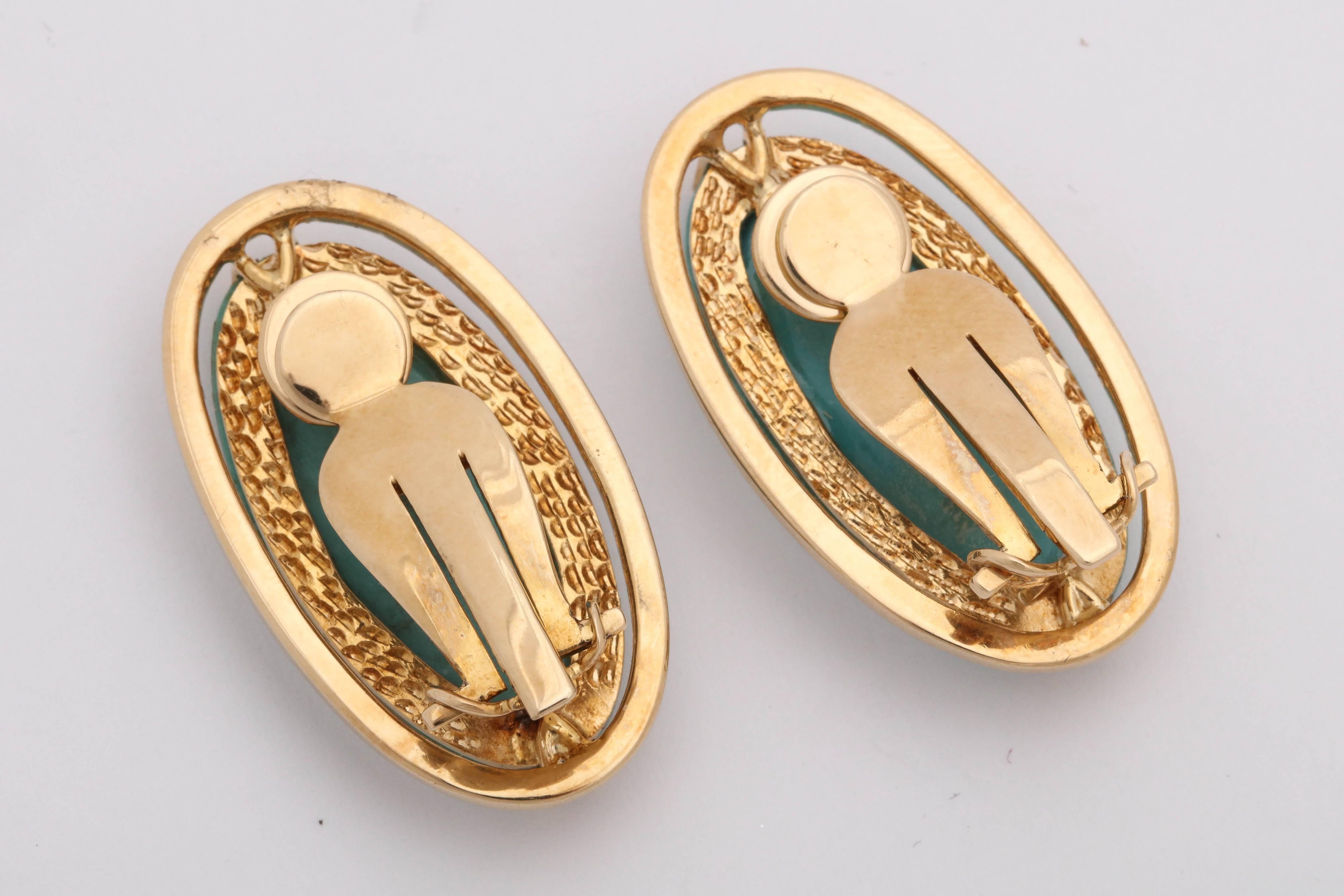 1960s Chic Large Sleeping Beauty Turquoise and Gold Oval Fancy Earclips In Good Condition In New York, NY