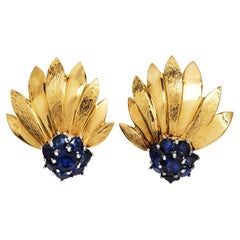 1960s chic sapphire 18k Yellow Gold Floral Leaf Clip  Earrings