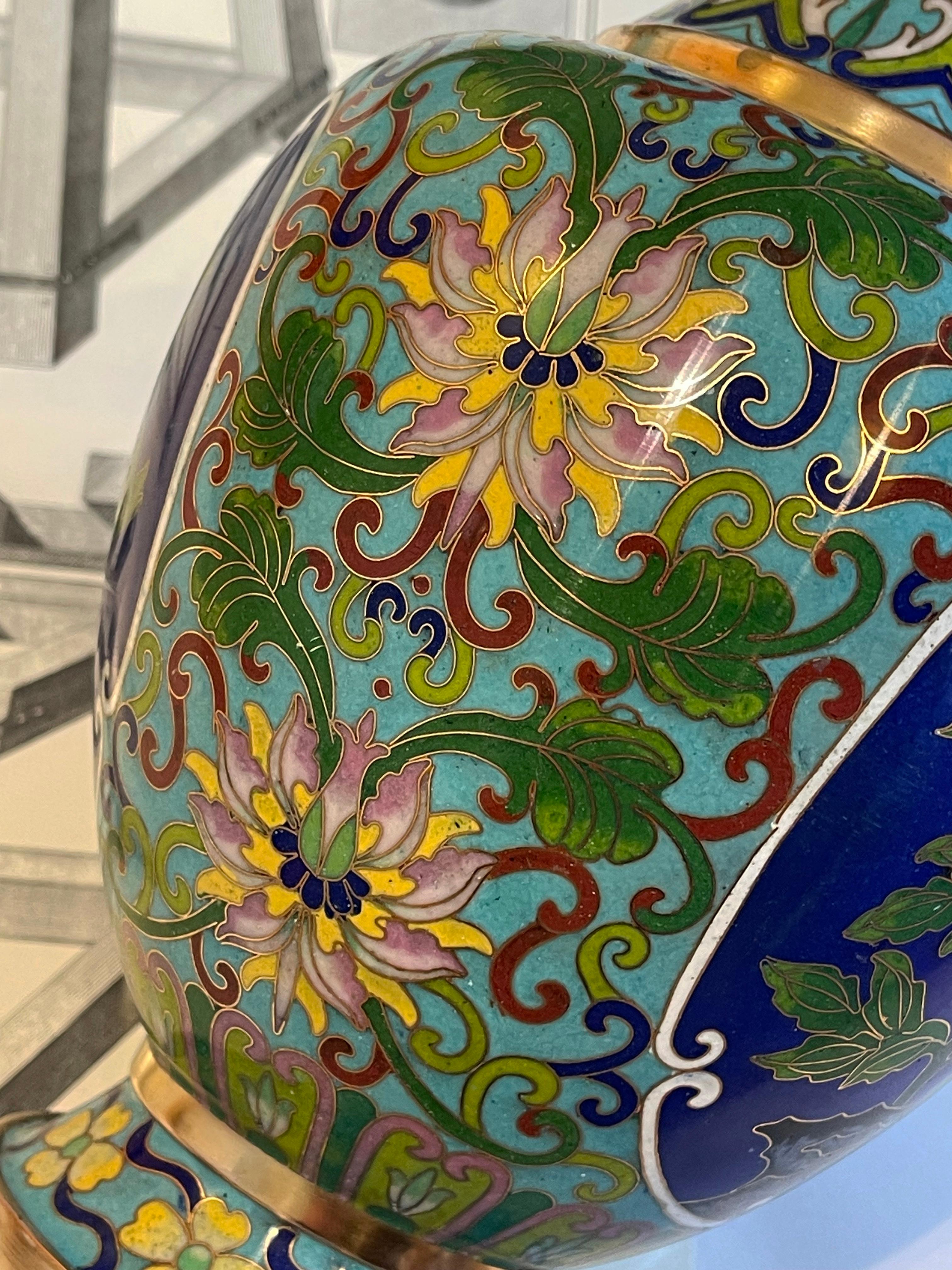 1960er Jahre Chinesisch Cloisonné Vase Türkis Emaille Inlay Chrysantheme & Schmetterlinge im Angebot 4